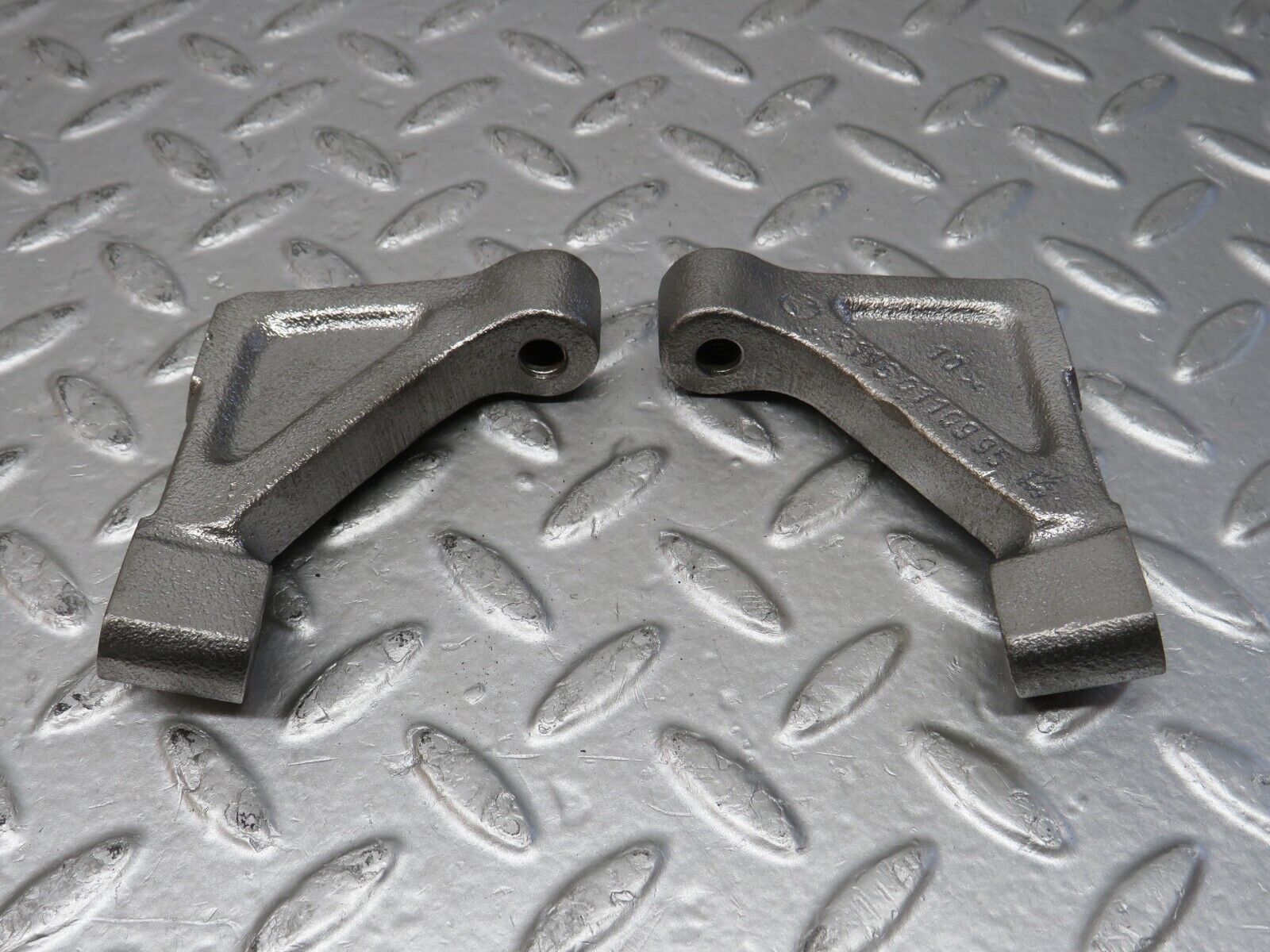 32873 Mercedes-Benz C107 R107 Engine Mount Bracket Pair 1160110895 1160110995