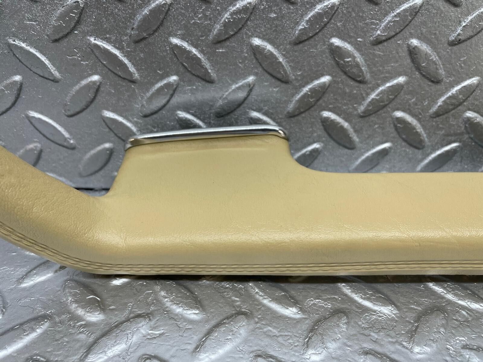 44260 Mercedes-Benz W123 280E Rear Right Interior Door Handle Beige 1239701801