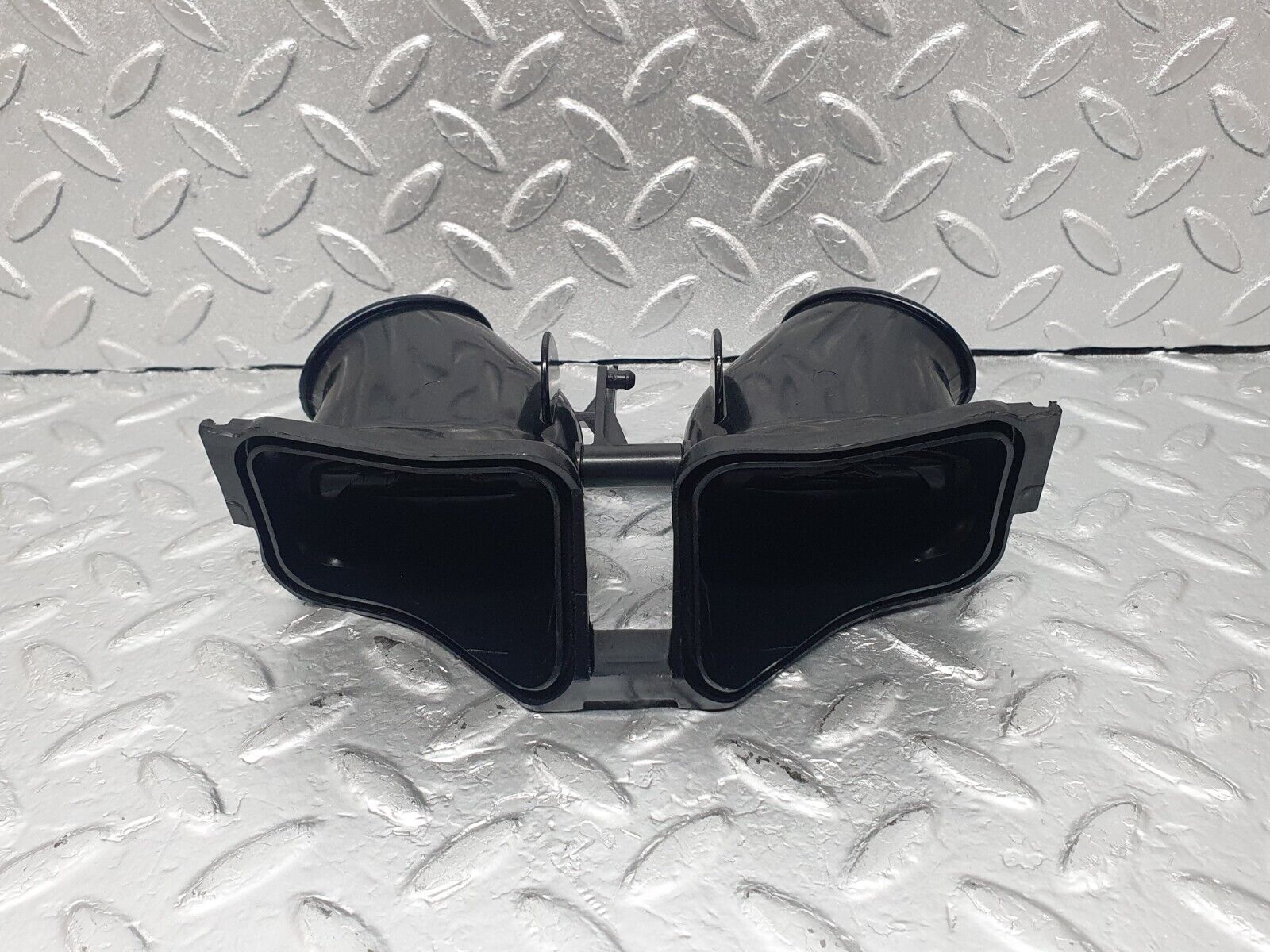 43628 Mercedes-Benz C126 380SEC Coupe Air Duct Vent 1268300044