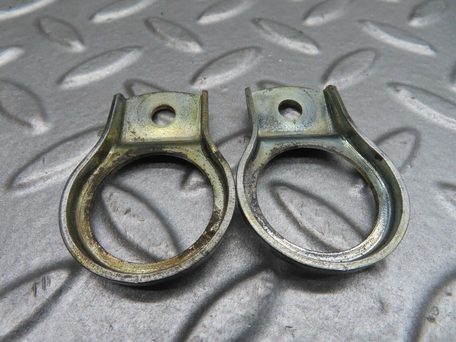 13754 Mercedes-Benz R107 450SL Fuel Injector Bracket