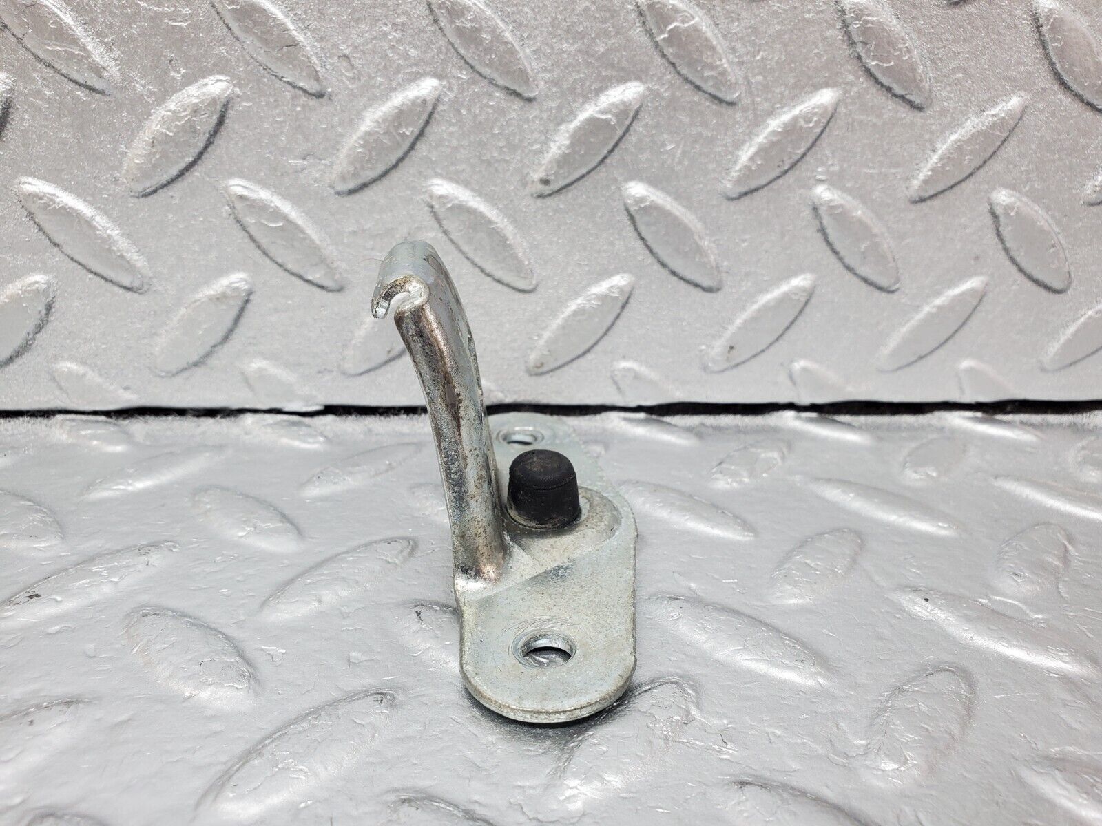 45650 Mercedes-Benz W126 420SE Trunk Lock Latch 1267580050