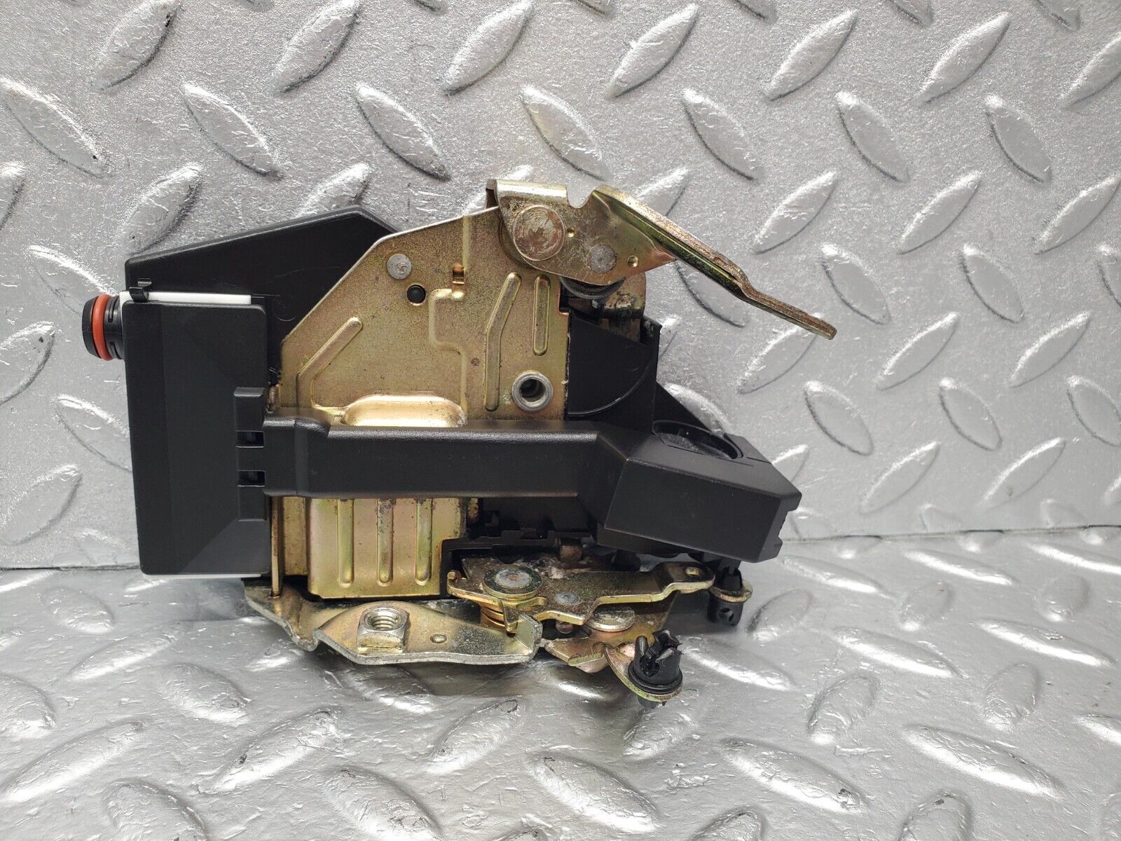 46749 Mercedes-Benz R129 320SL Coupe Right Door Lock Mechanism