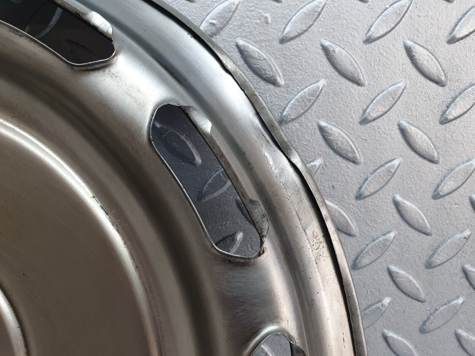 43230 Mercedes-Benz W108 280SE Wheel Hub Cap 14''