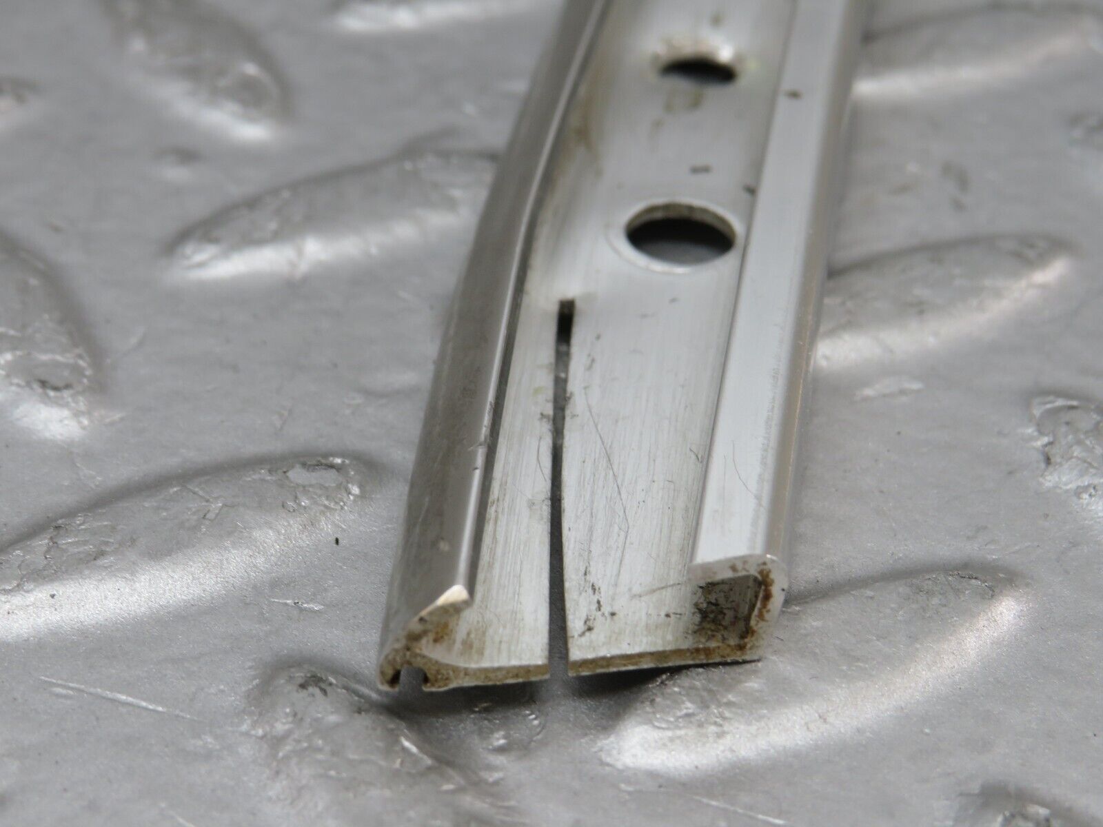 35613 Mercedes-Benz R107 280SL Hardtop B Pillar Chrome Trim Right Side