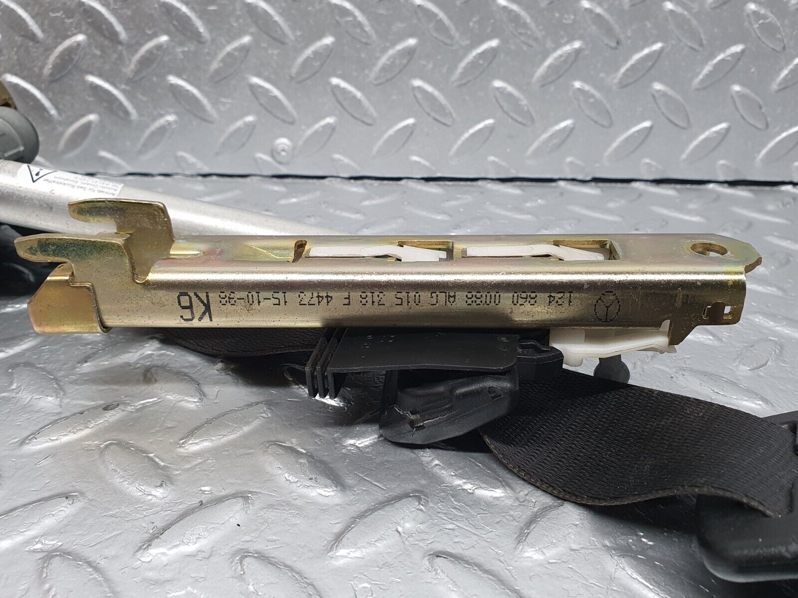 41985 Mercedes-Benz W202 C200 Front Left Seat Belt With Buckles 2018680222 1248600088 2088600369