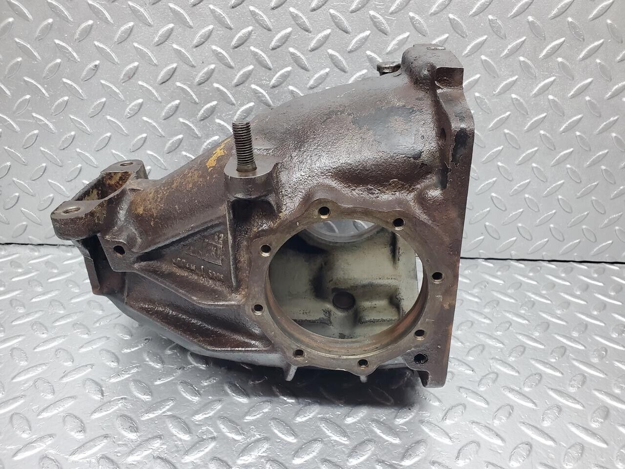 34670 Mercedes-Benz C126 380SEC Coupe Rear Differential Housing 1263511101