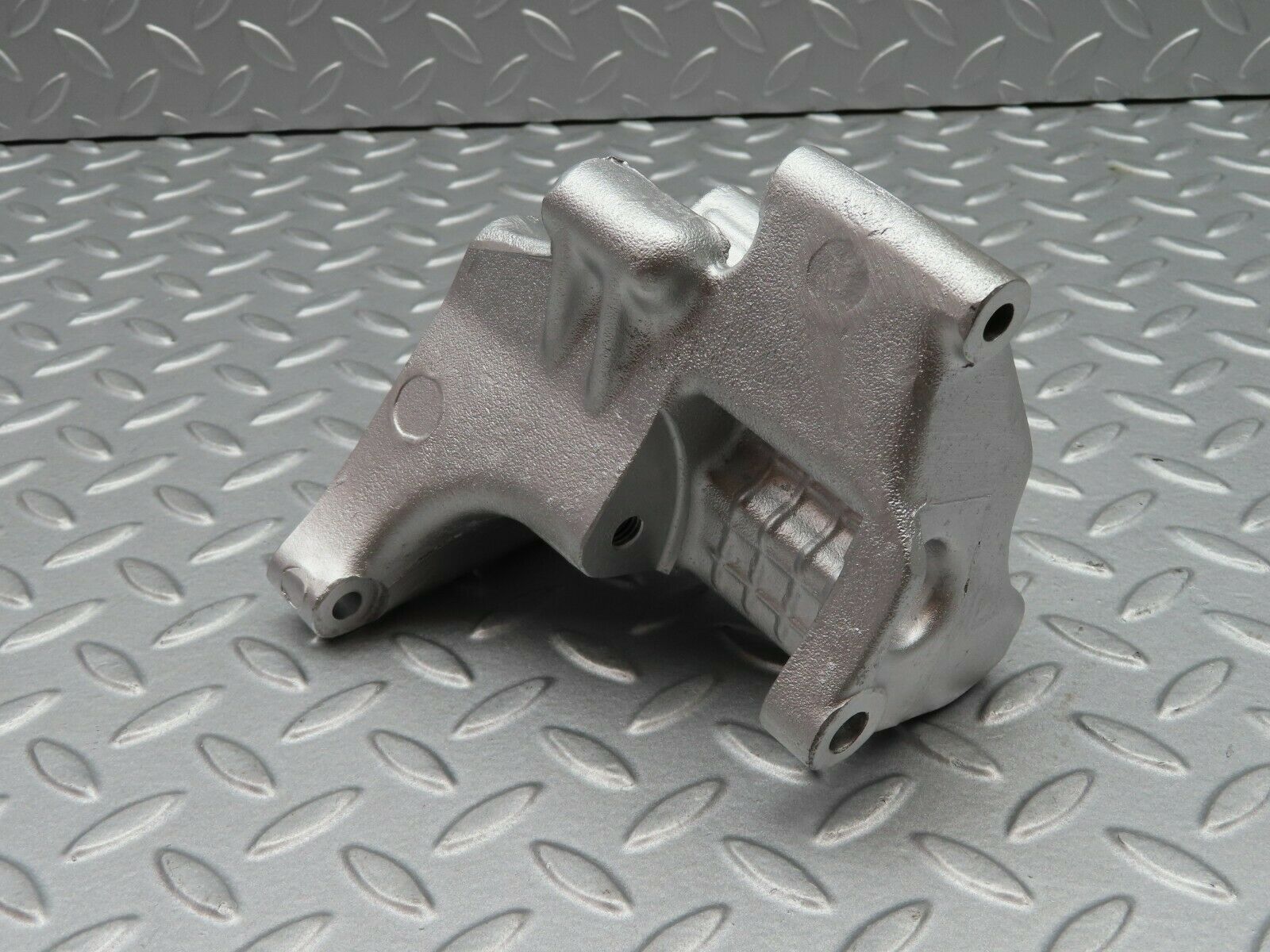 5114 Mercedes-Benz R107 350SL Alternator Generator Bracket 1161551135