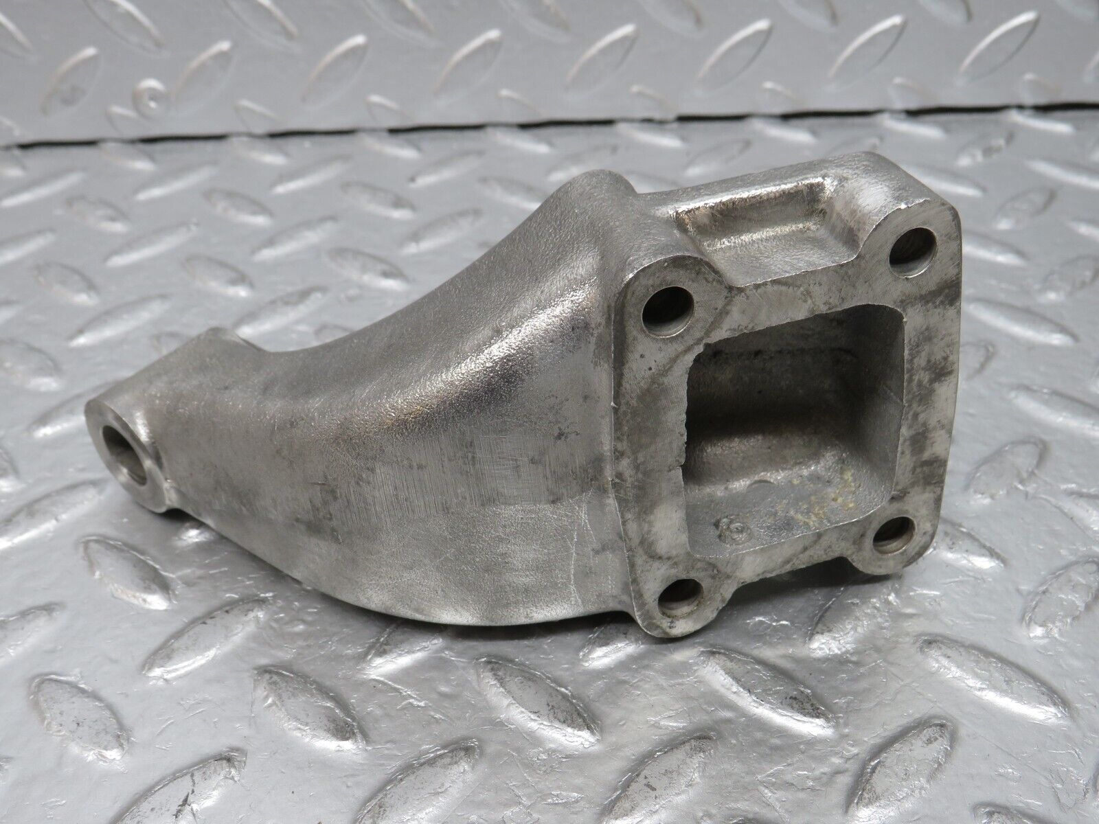 32755 Mercedes-Benz C107 R107 350 V8 Engine Mount Bracket Right Side 1162232304