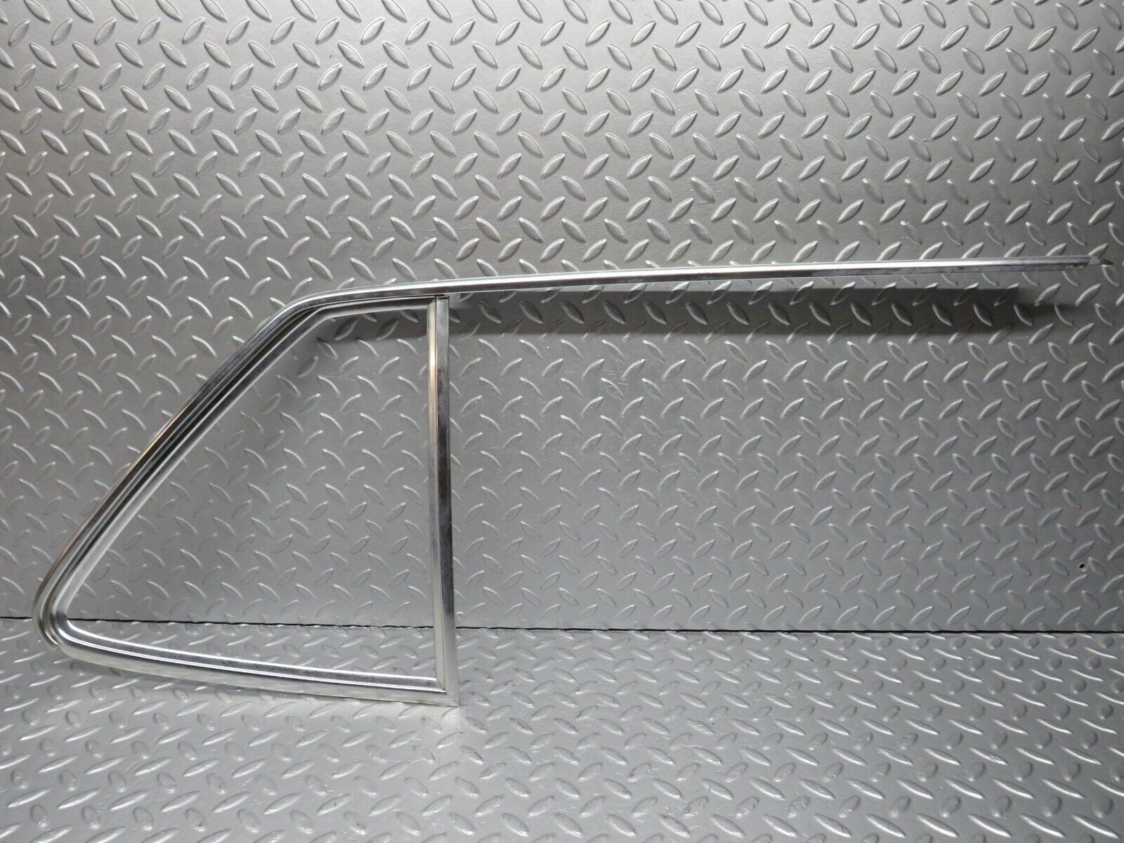 40197 Mercedes-Benz R107 Hardtop Side Window Chrome Moulding Trim Right
