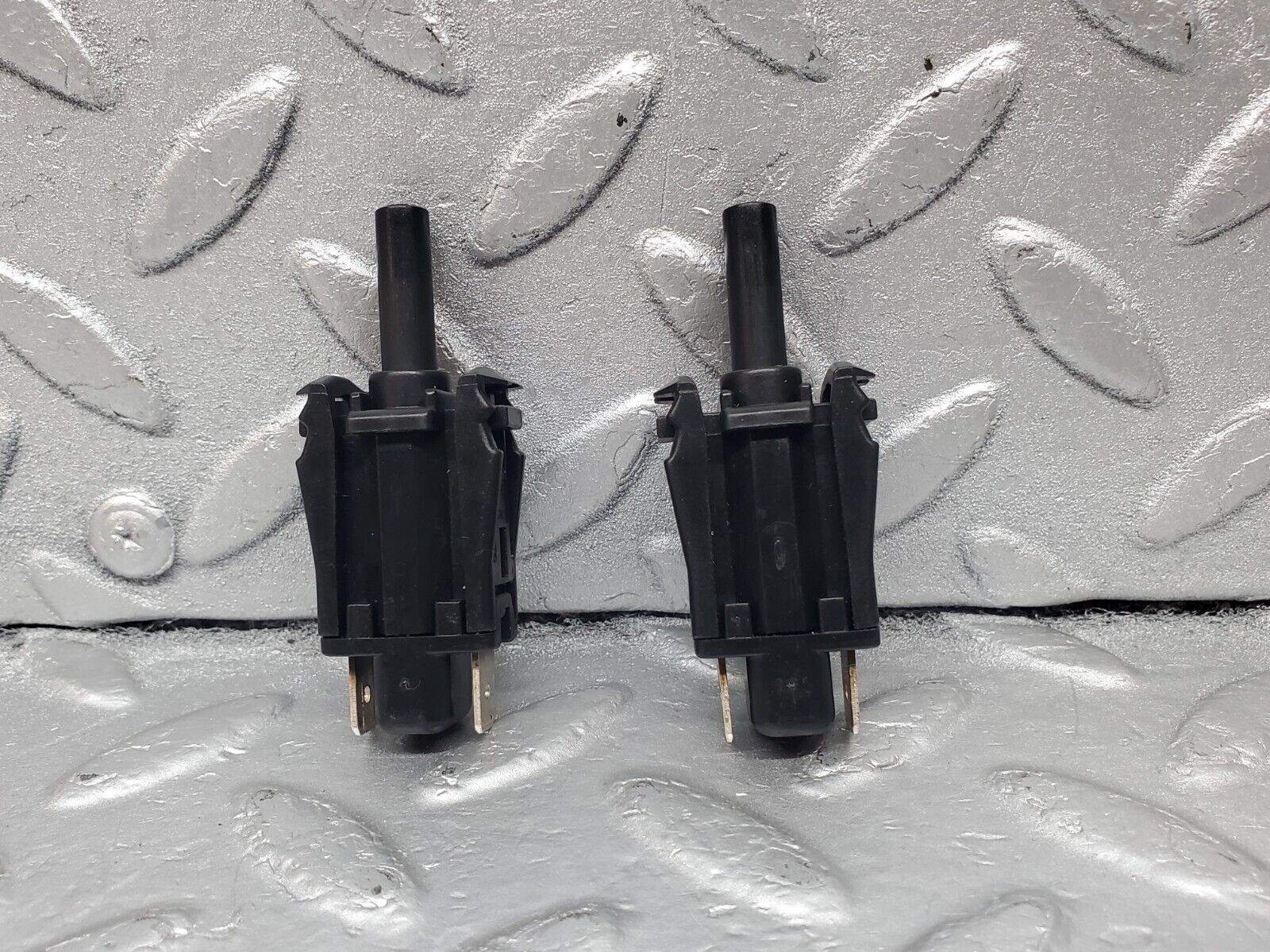 45889 Mercedes-Benz W126 420SE Door Contact Switch 2x 0015458714