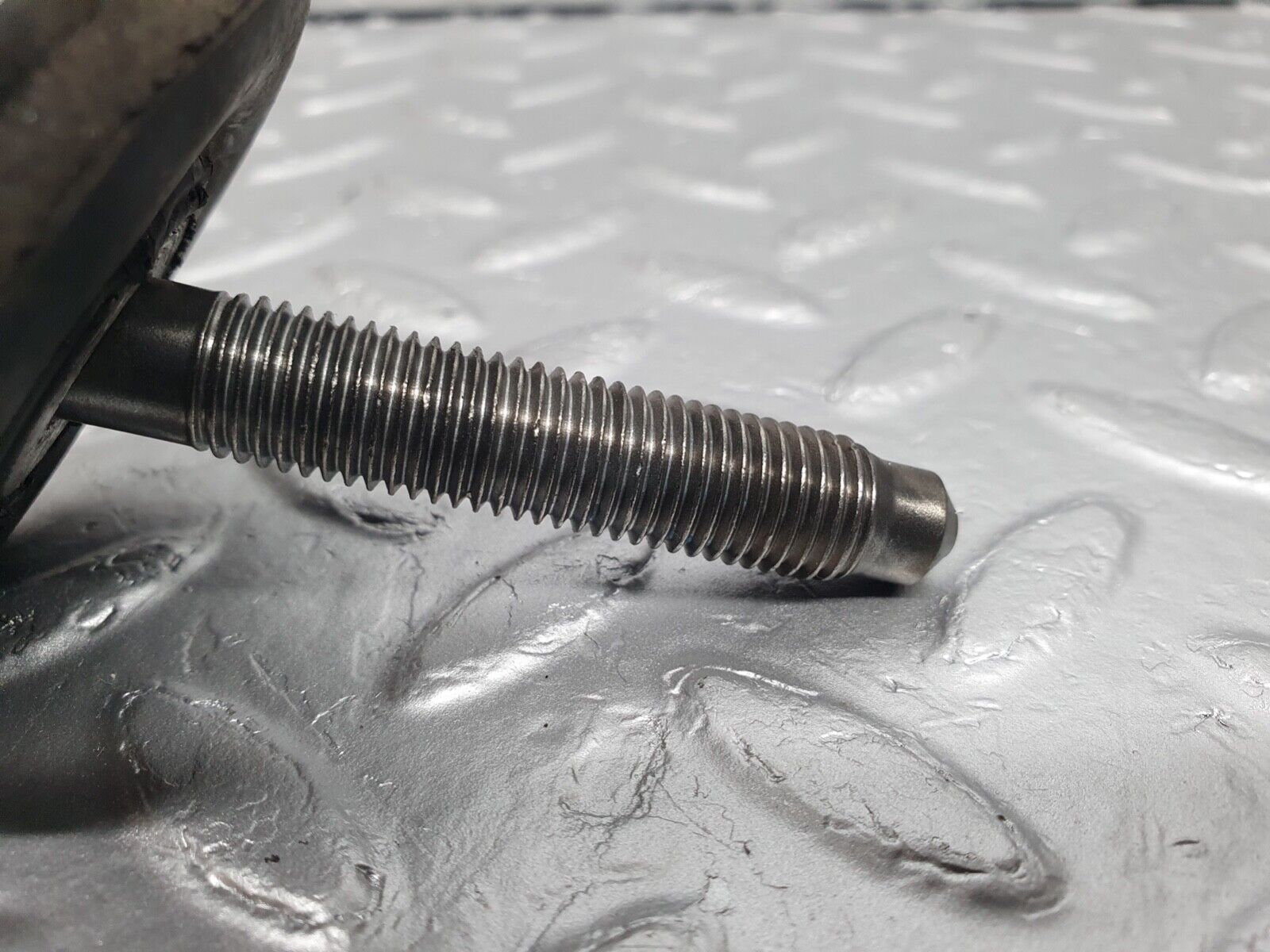 42032 Mercedes-Benz W202 C200 Engine Mount Bracket Bolt 2x