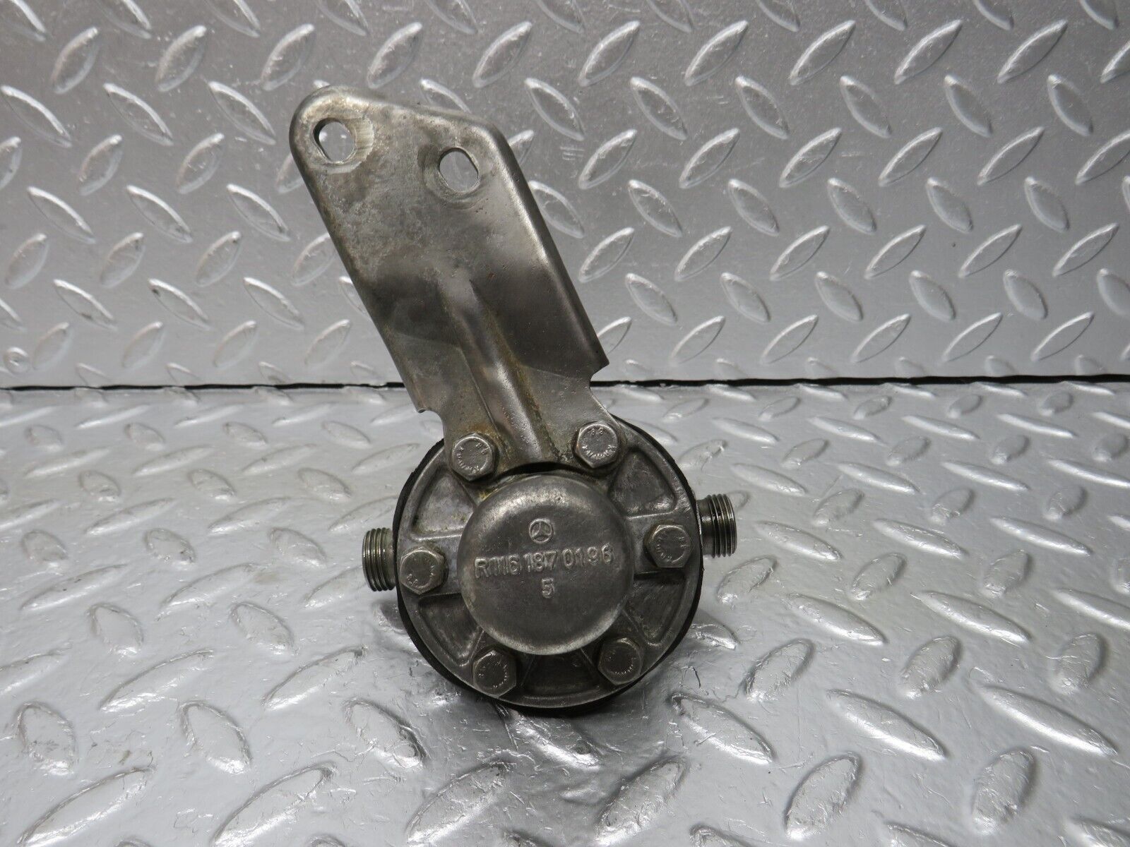 32956 Mercedes-Benz C107 R107 450 V8 Oil Pressure Damper 1161870196 1161870494