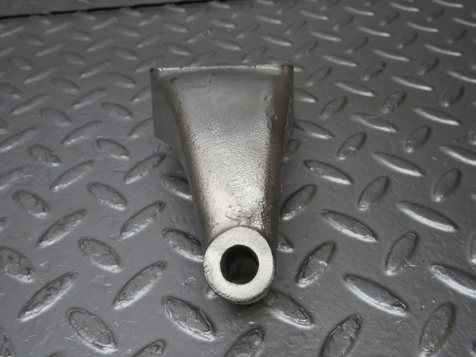 33027 Mercedes-Benz C107 R107 350 V8 Engine Mount Bracket Right 1162232304