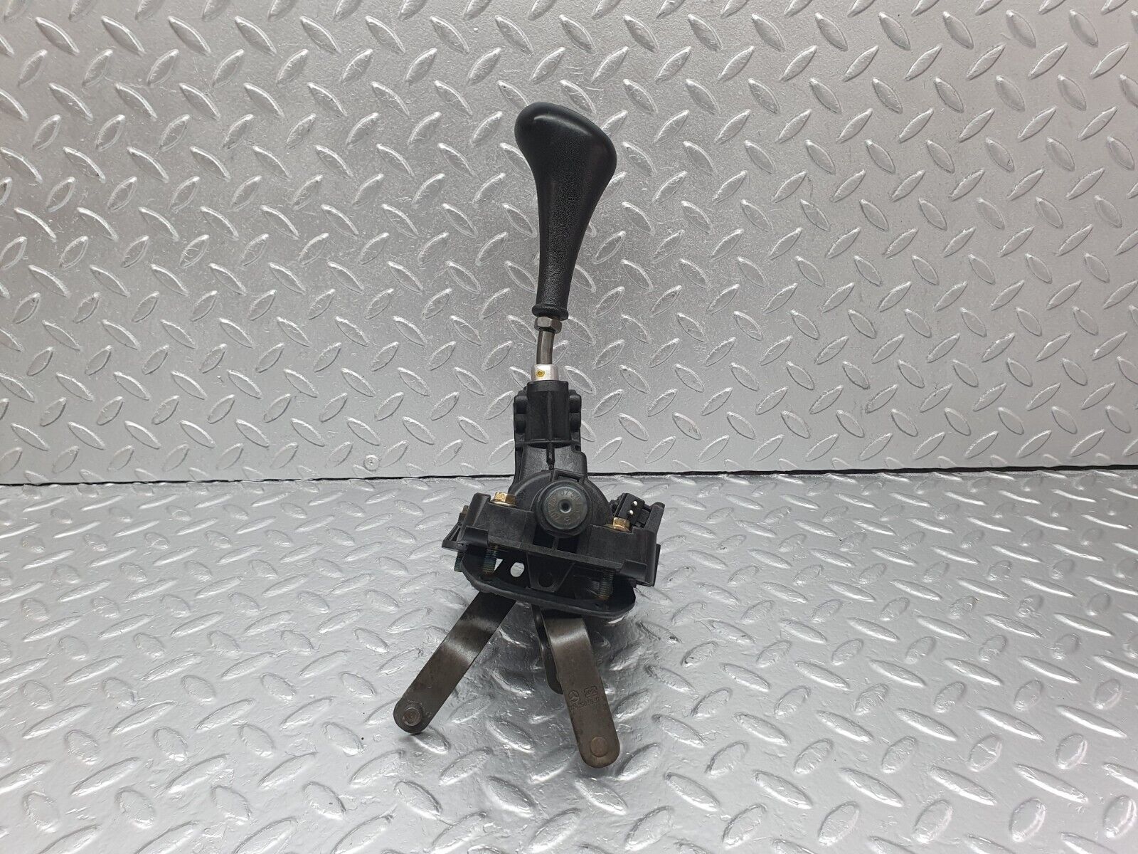 42863 Mercedes-Benz W201 190 2.0L Manual Gear Selector 1242670140 1242601094 2012670480