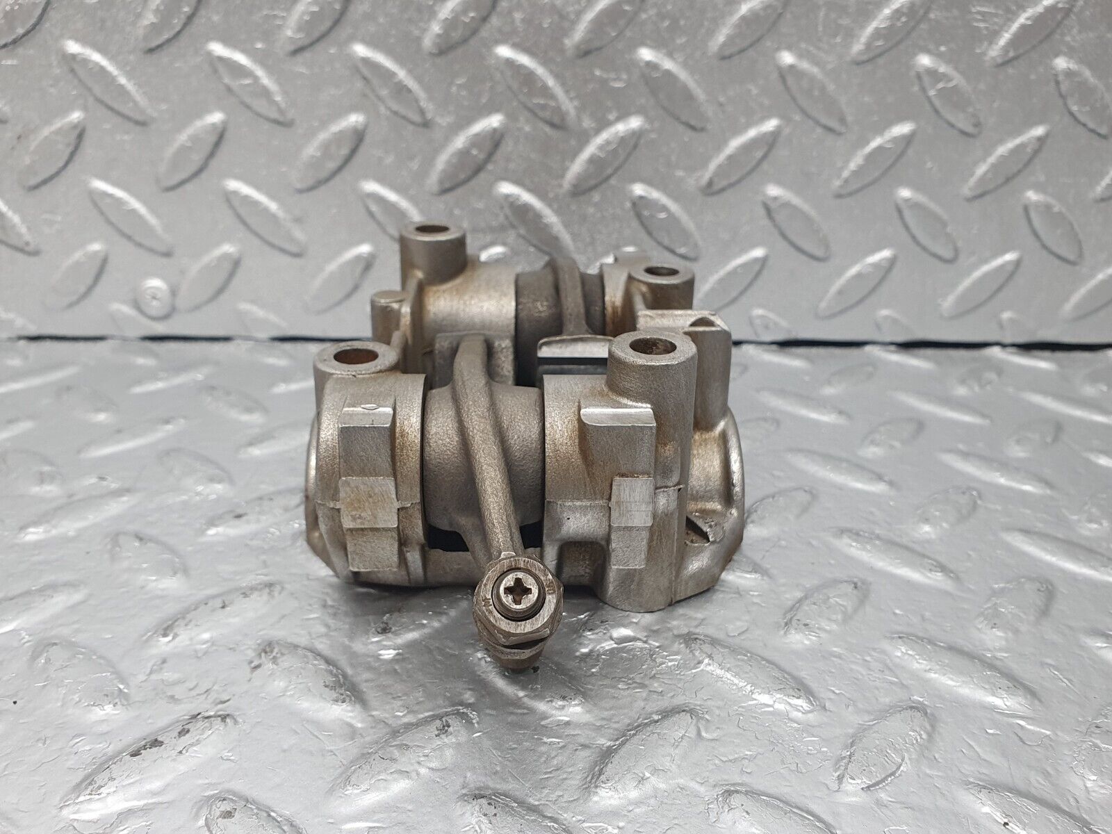 44009 Mercedes-Benz C123 230CE Rocker Arms Camshaft Bearing Block 1020512110