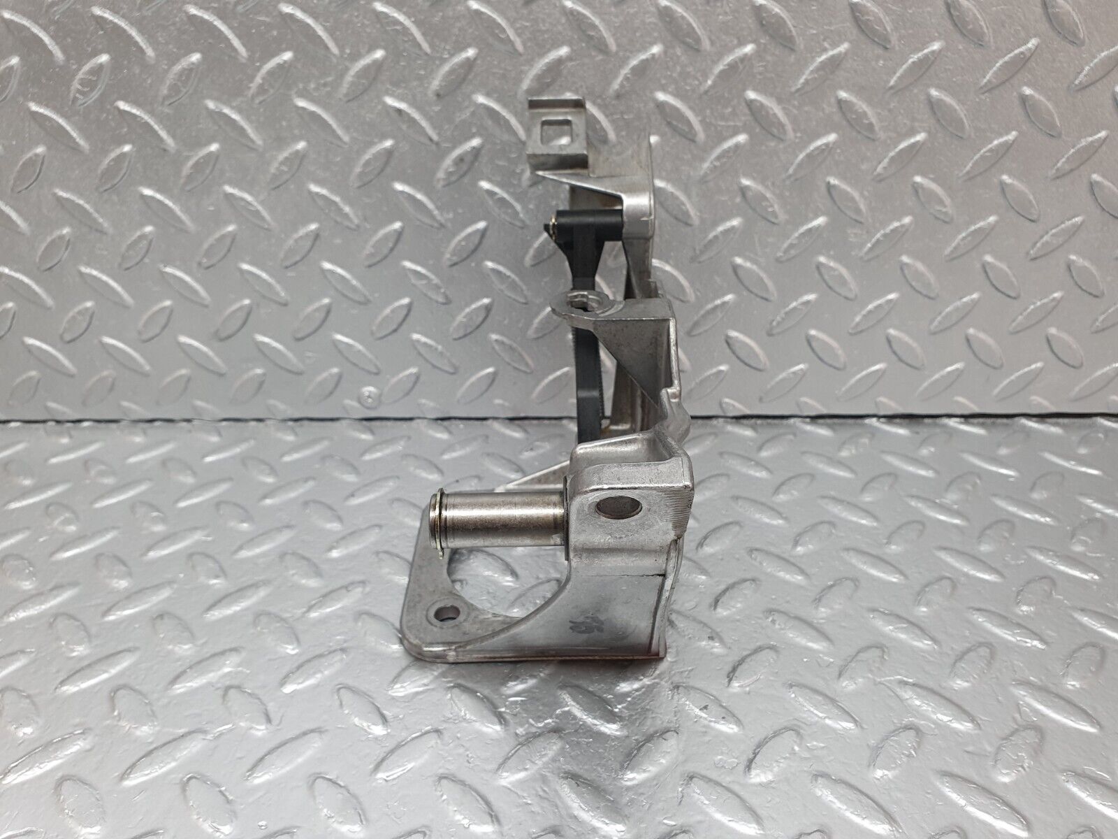 42200 Mercedes-Benz R129 320SL Coupe Brake Pedal Bracket 1242901019 1402921031