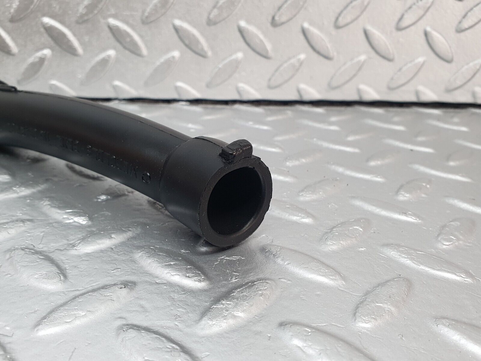 43667 Mercedes-Benz C126 380SEC Coupe Air Intake Hose Pipe 1160942082