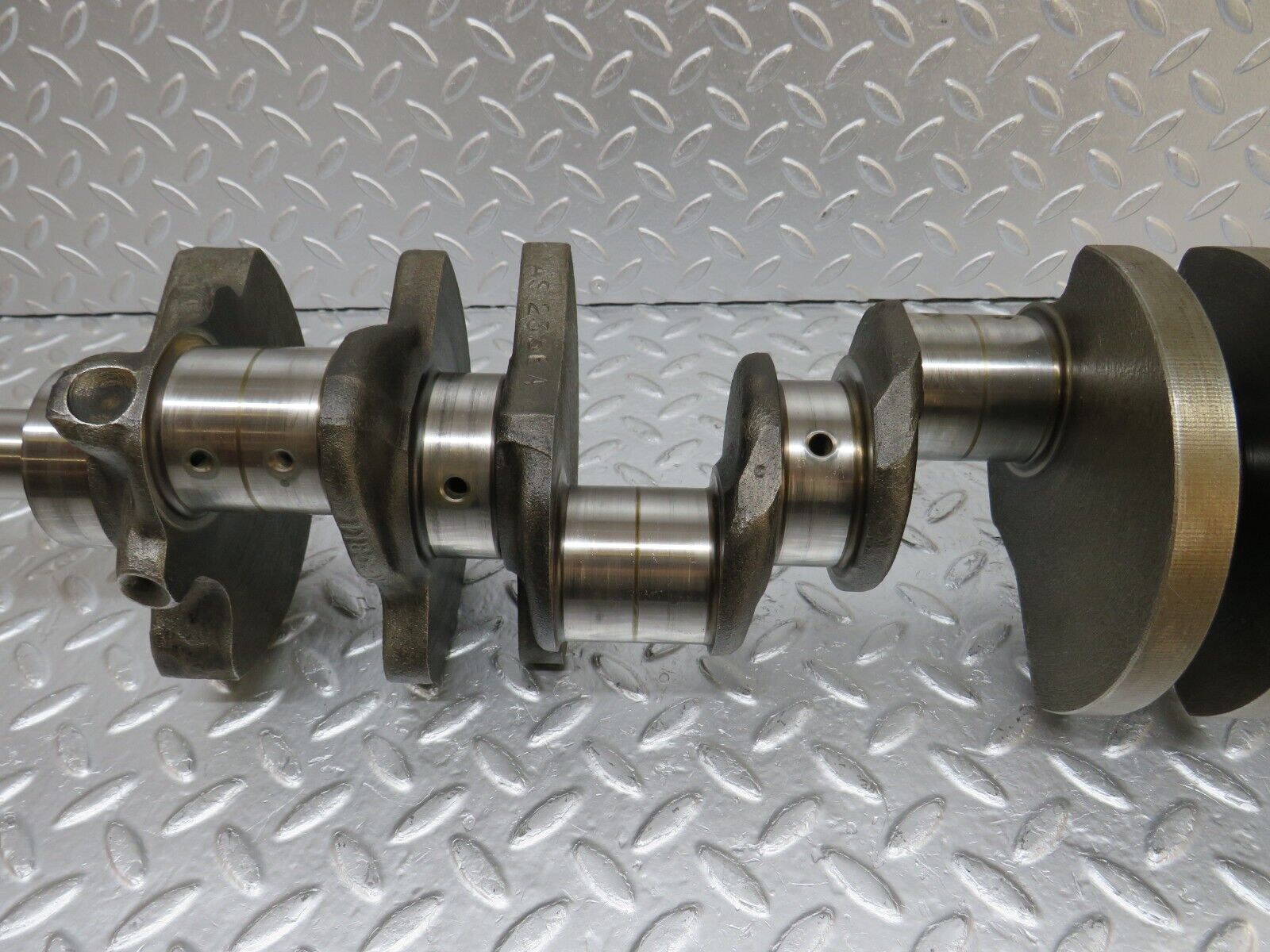 33047 Mercedes-Benz C107 R107 350 V8 Crankshaft 1160311001