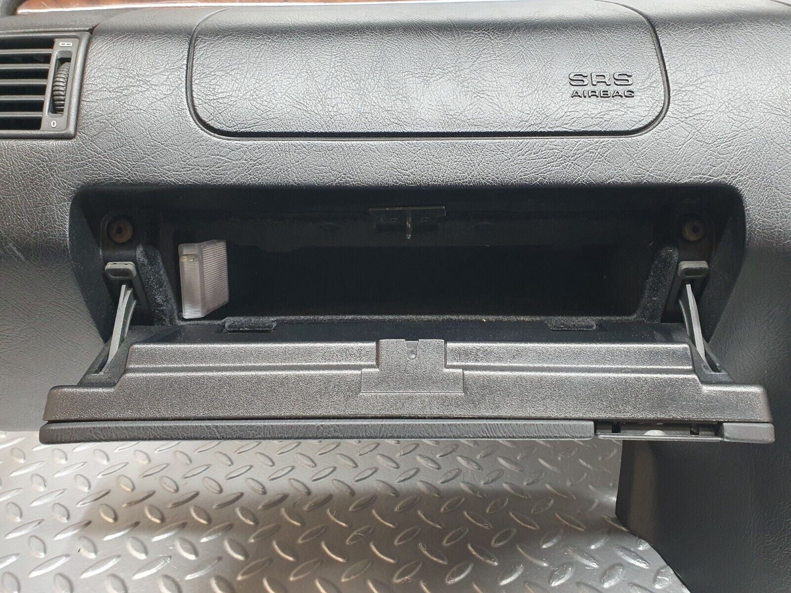 41837 Mercedes-Benz W202 C200 Dashboard Black