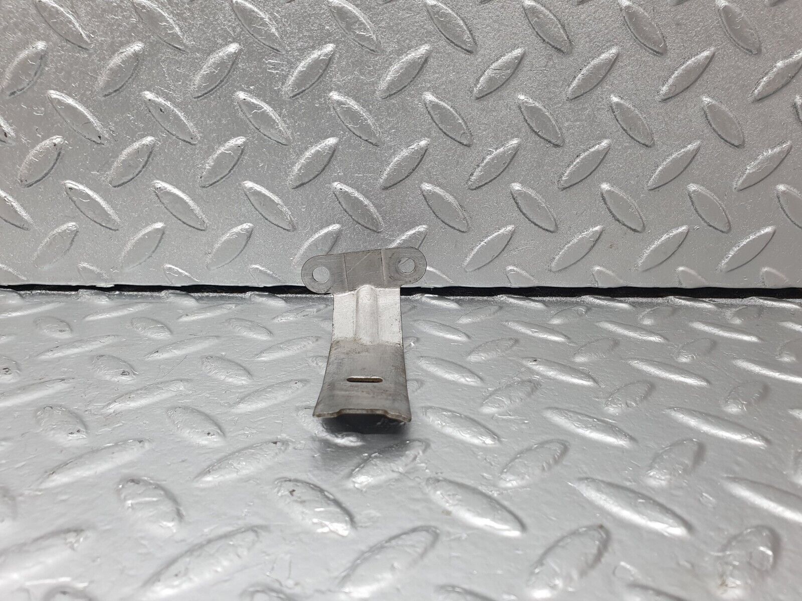 42603 Mercedes-Benz R129 320SL Coupe Wind Deflector Cover Support