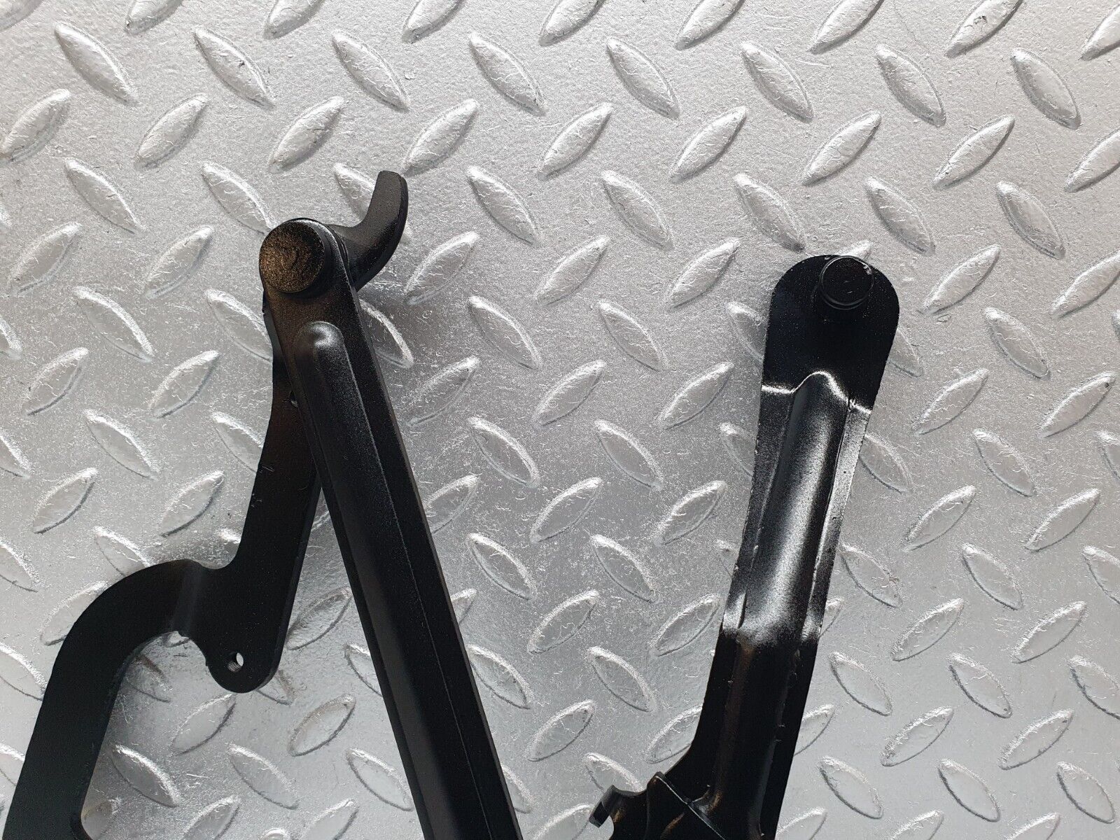 43945 Mercedes-Benz C123 230CE Coupe Bonnet Hinge Right Side