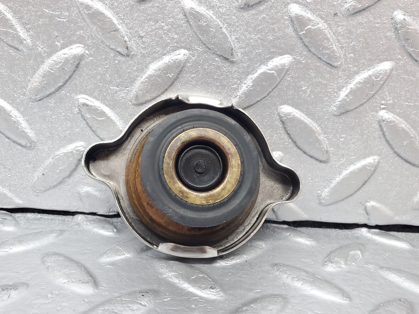 44349 Mercedes-Benz W123 280E Radiator Cap Behr 1235010015