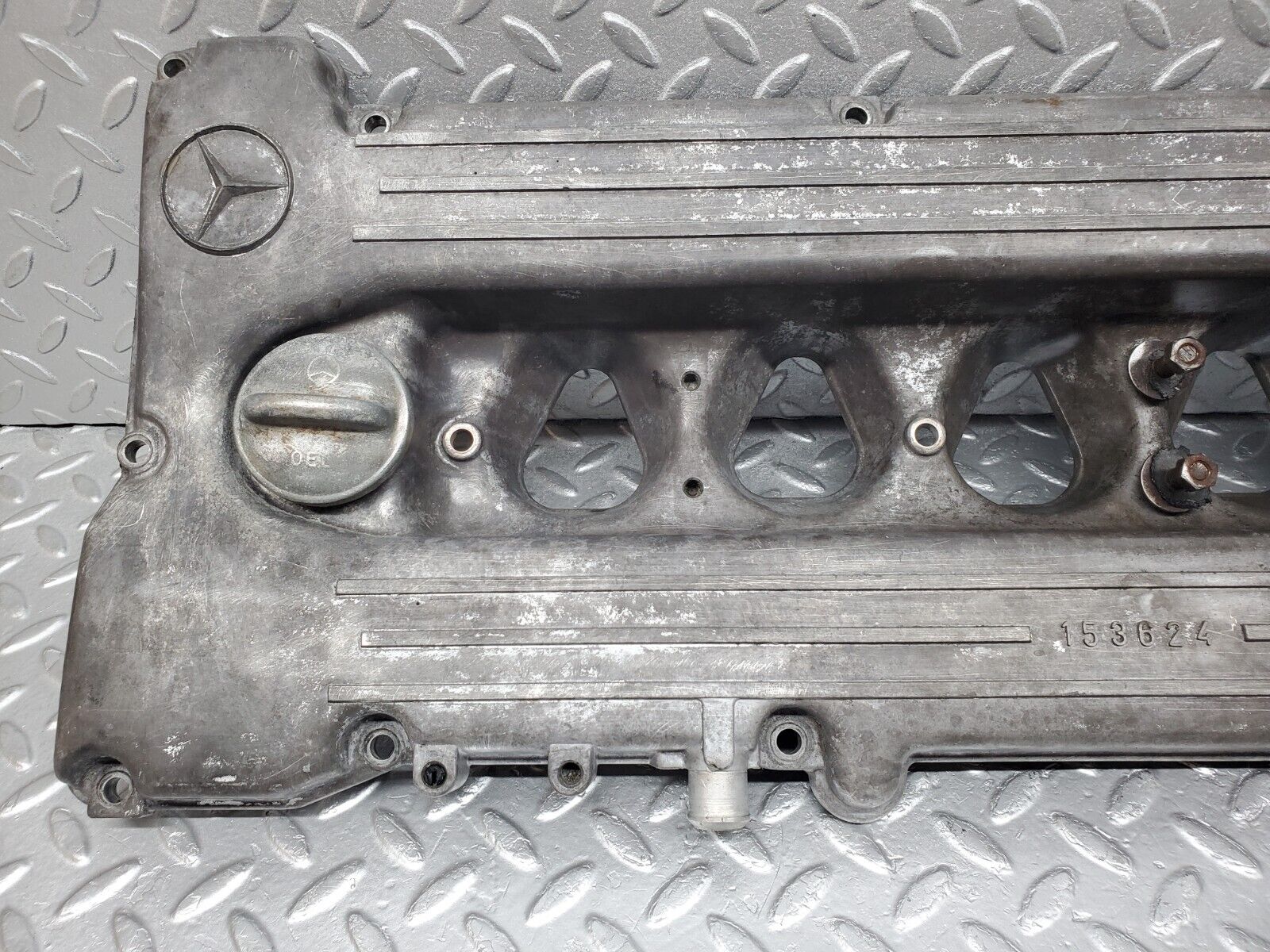 45437 Mercedes-Benz 280E M110.988 Cylinder Head Valve Cover 1100160905