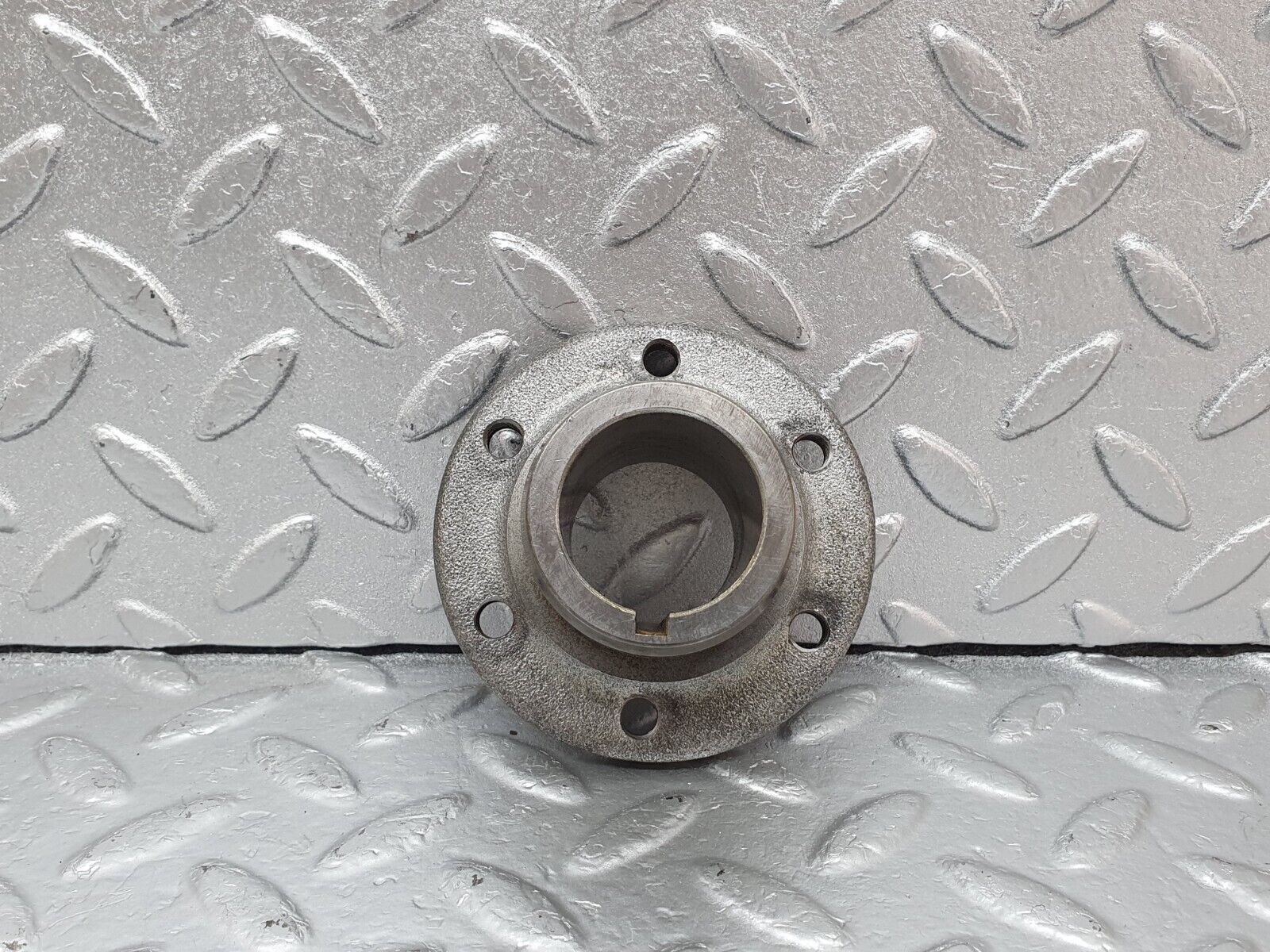 43793 Mercedes-Benz C126 380SEC Coupe Crankshaft Sleeve Hub