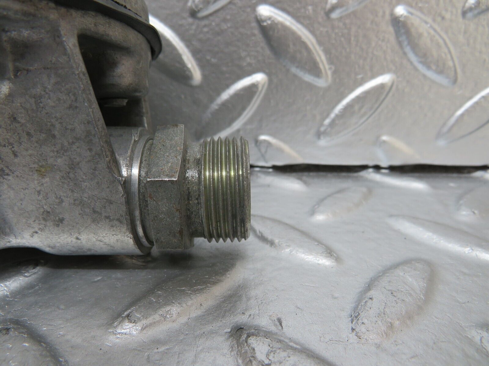 25095 Mercedes-Benz R107 C107 Oil Pressure Damper 1161870494