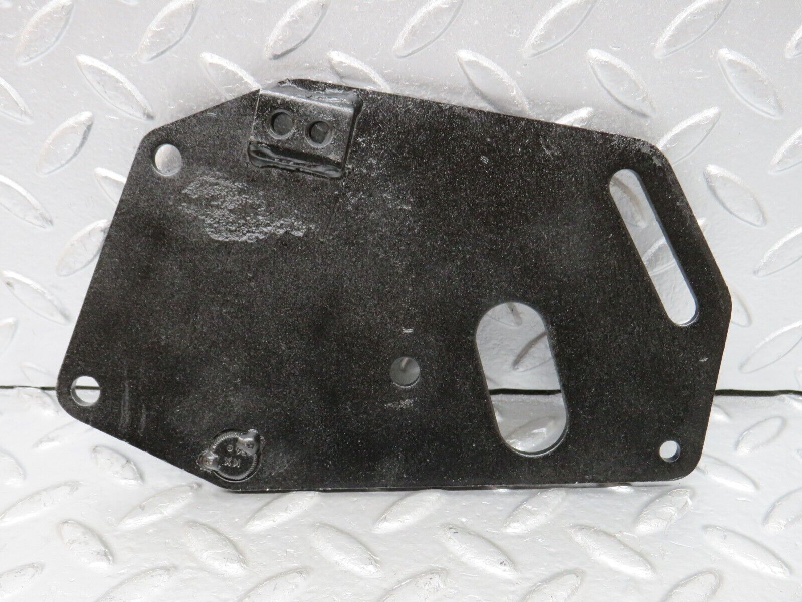 32985 Mercedes-Benz C107 R107 350 V8 Power Steering Pump Bracket