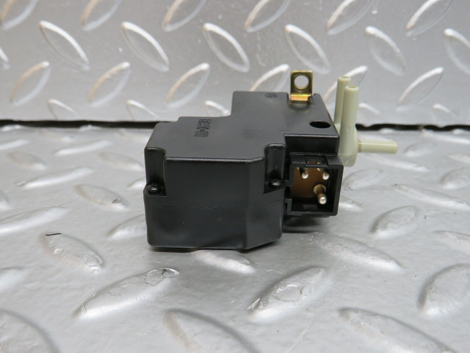 29569 Mercedes-Benz W124 230E Vacuum Valve