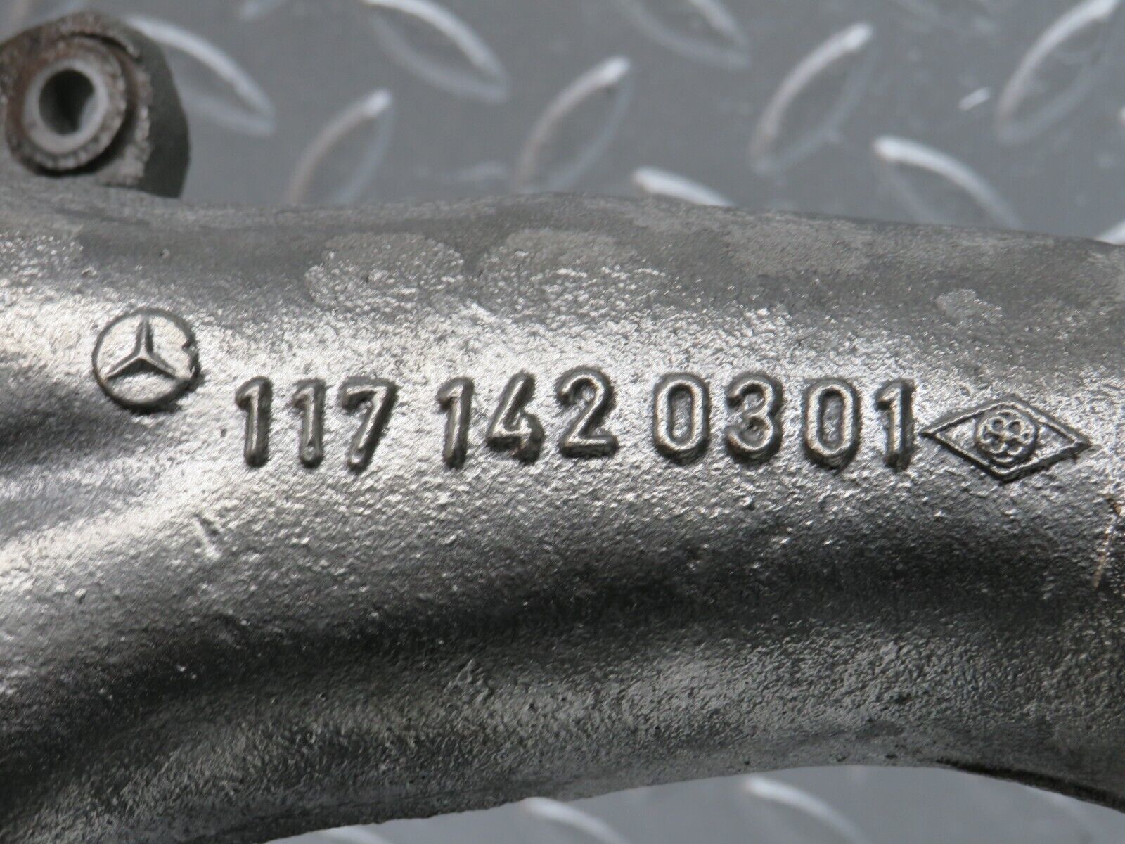 32962 Mercedes-Benz C107 R107 450 V8 Exhaust Manifold Right Side 1171420301