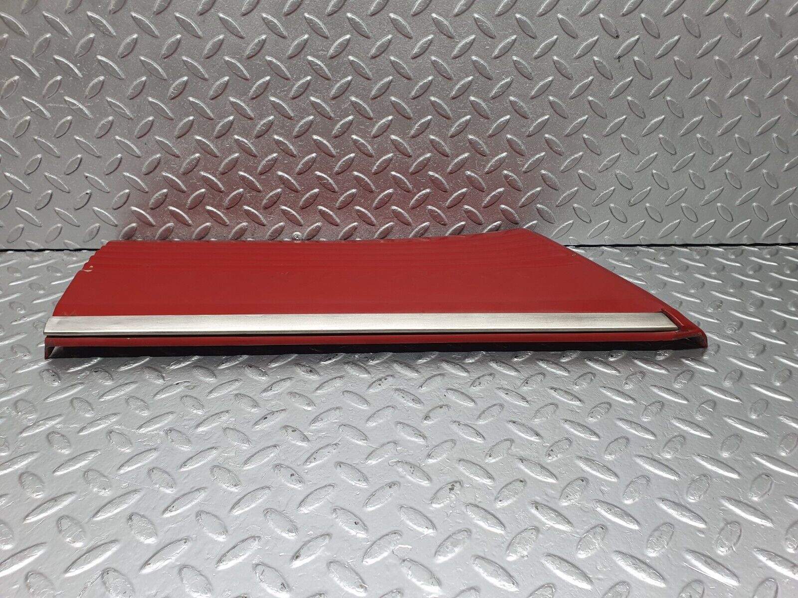 43489 Mercedes-Benz C126 380SEC Coupe Rear Right Fender Wing Lower Moulding Trim