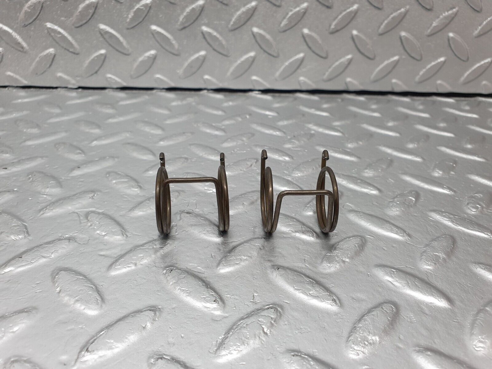 43363 Mercedes-Benz W108 280SE Valve Rocker Arm Retaining Spring