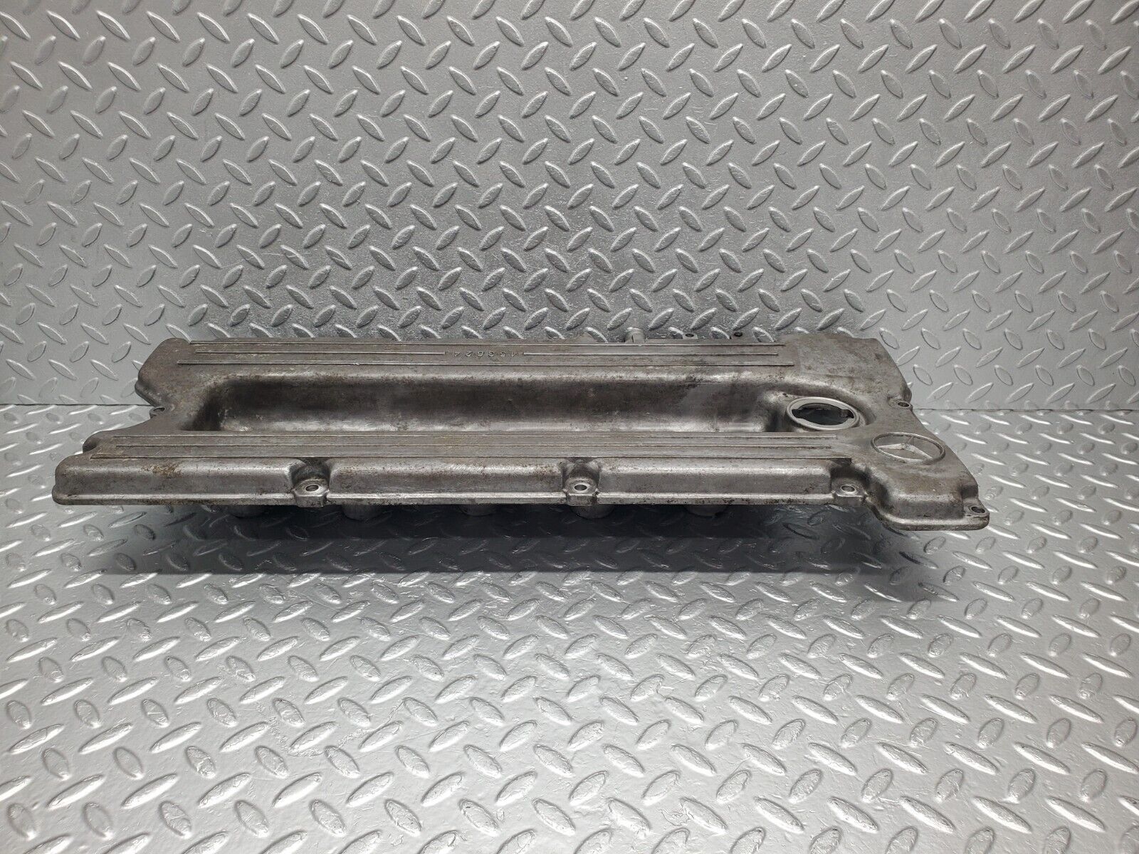 46704 Mercedes-Benz C123 280CE Coupe Cylinder Head Valve Cover 1100160905
