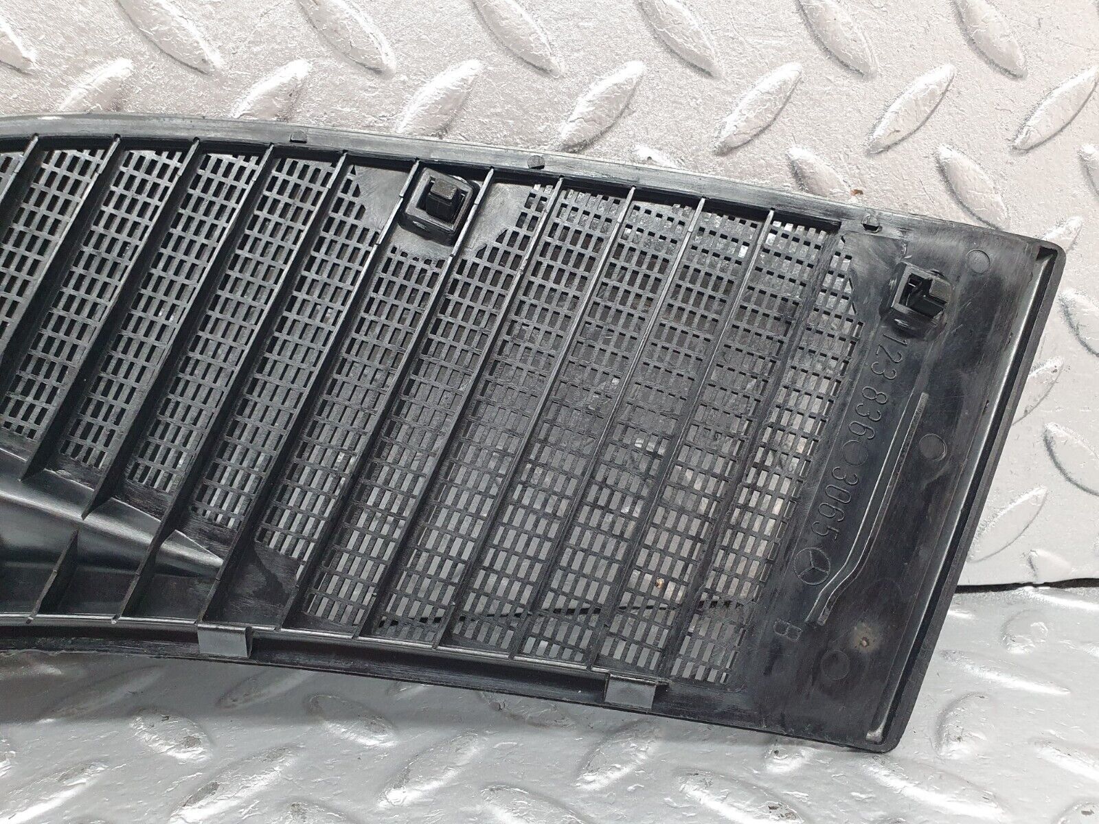 43901 Mercedes-Benz C123 230CE Coupe Air Intake Grill Right Side 1238363065