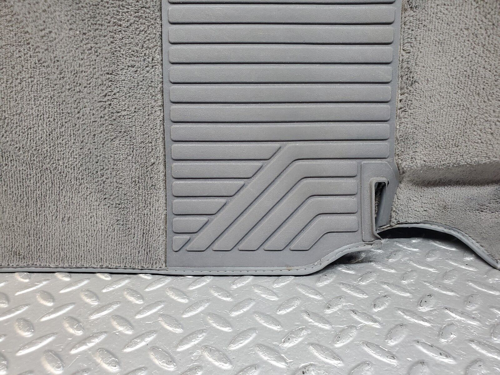 44739 Mercedes-Benz W124 220E Front Right Floor Carpet Grey 1246803840