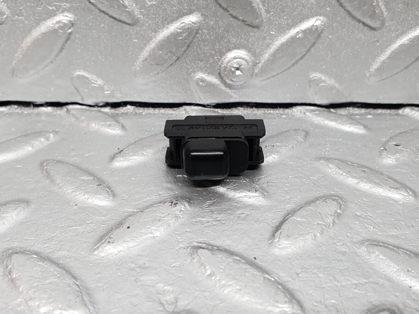 41650 Mercedes-Benz W124 200E Child Lock Control Switch 1248204910