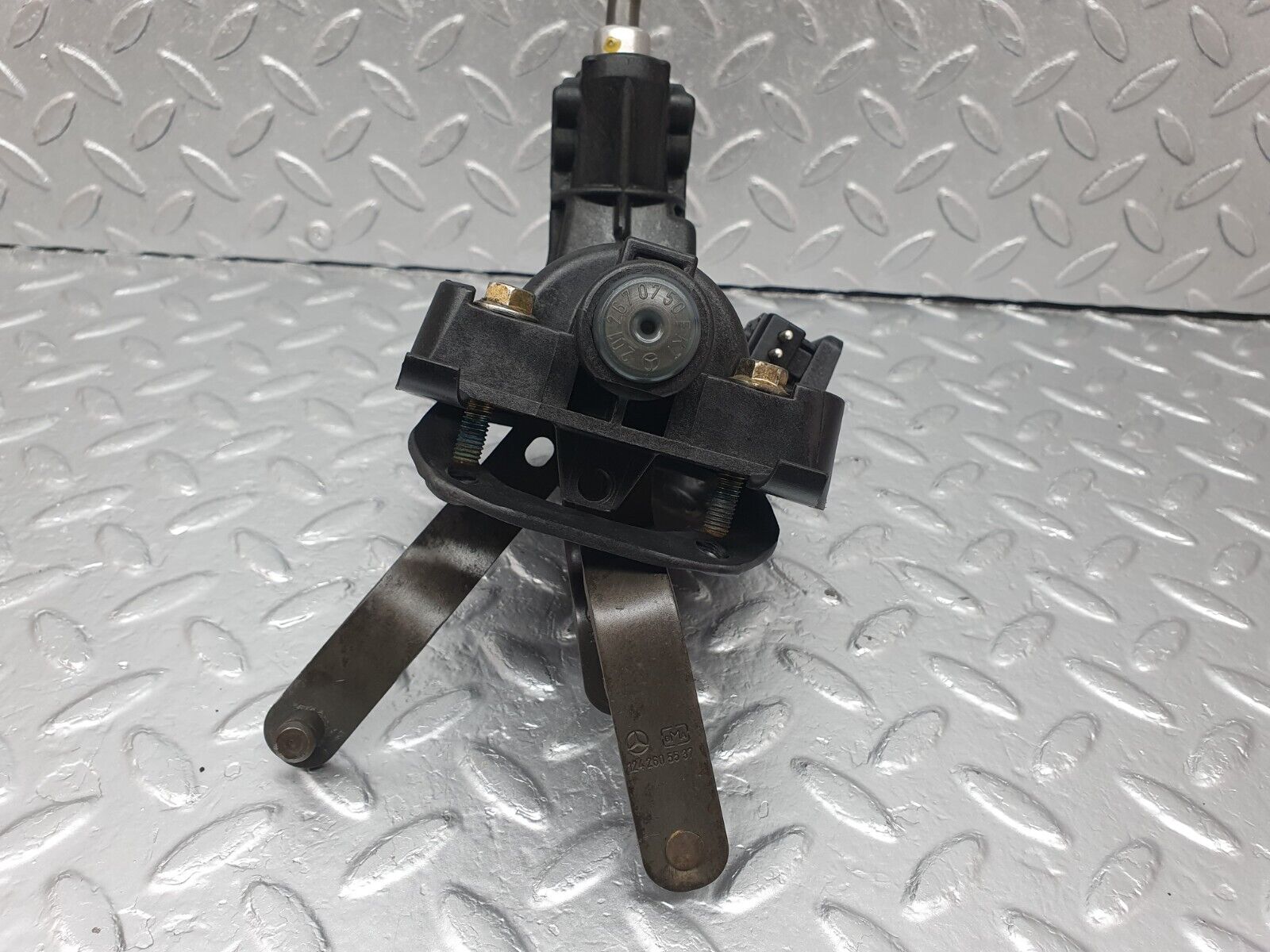 42863 Mercedes-Benz W201 190 2.0L Manual Gear Selector 1242670140 1242601094 2012670480