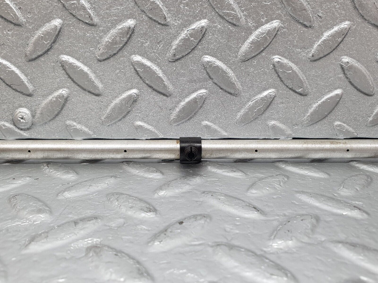 43703 Mercedes-Benz C126 380SEC Coupe Camshaft Oil Tube