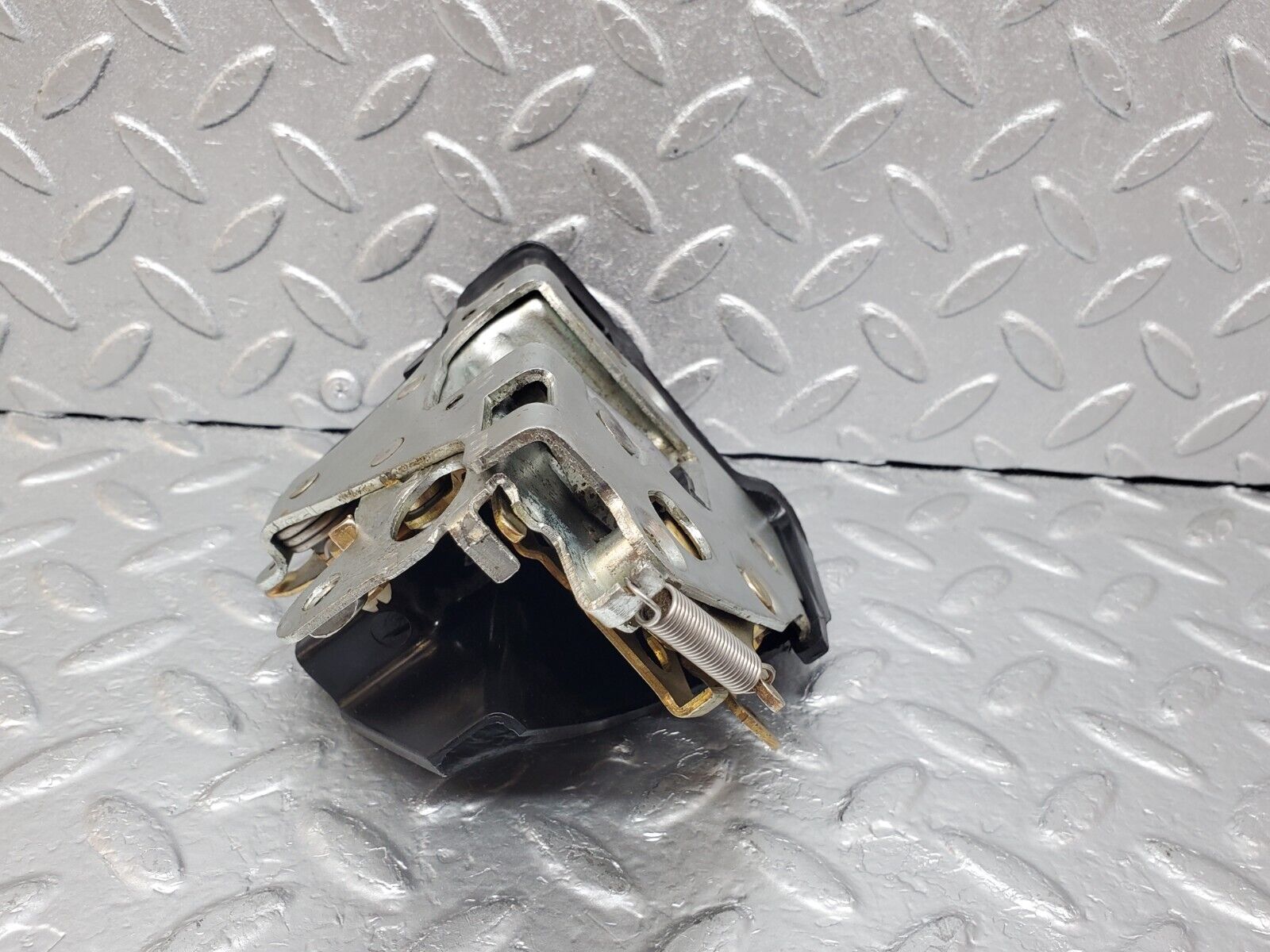 44439 Mercedes-Benz W123 280E Rear Right Door Lock Mechanism 1237330208