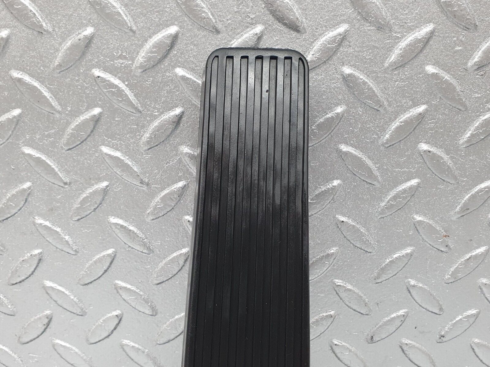 43912 Mercedes-Benz C123 230CE Coupe Accelerator Pedal With Rubber 1233010082