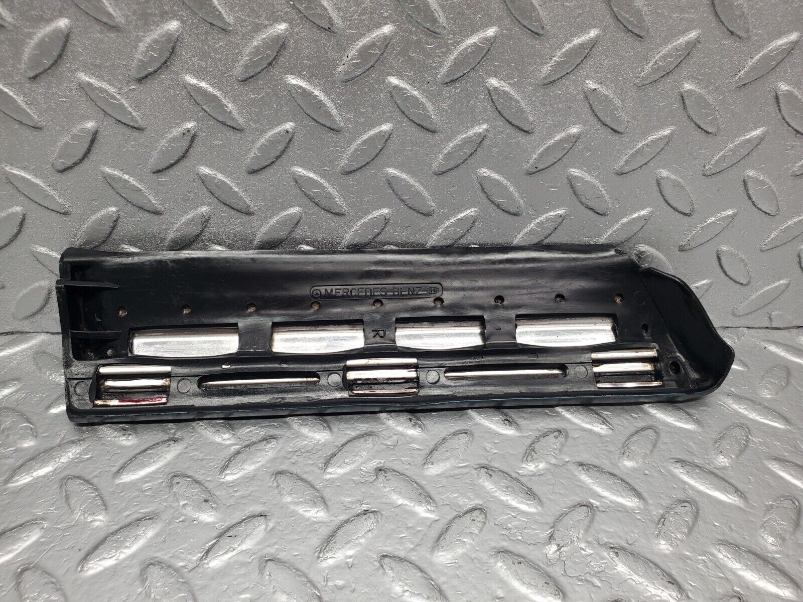 46422 Mercedes-Benz C123 280CE Coupe Front Right Fender Wing Lower Moulding Trim