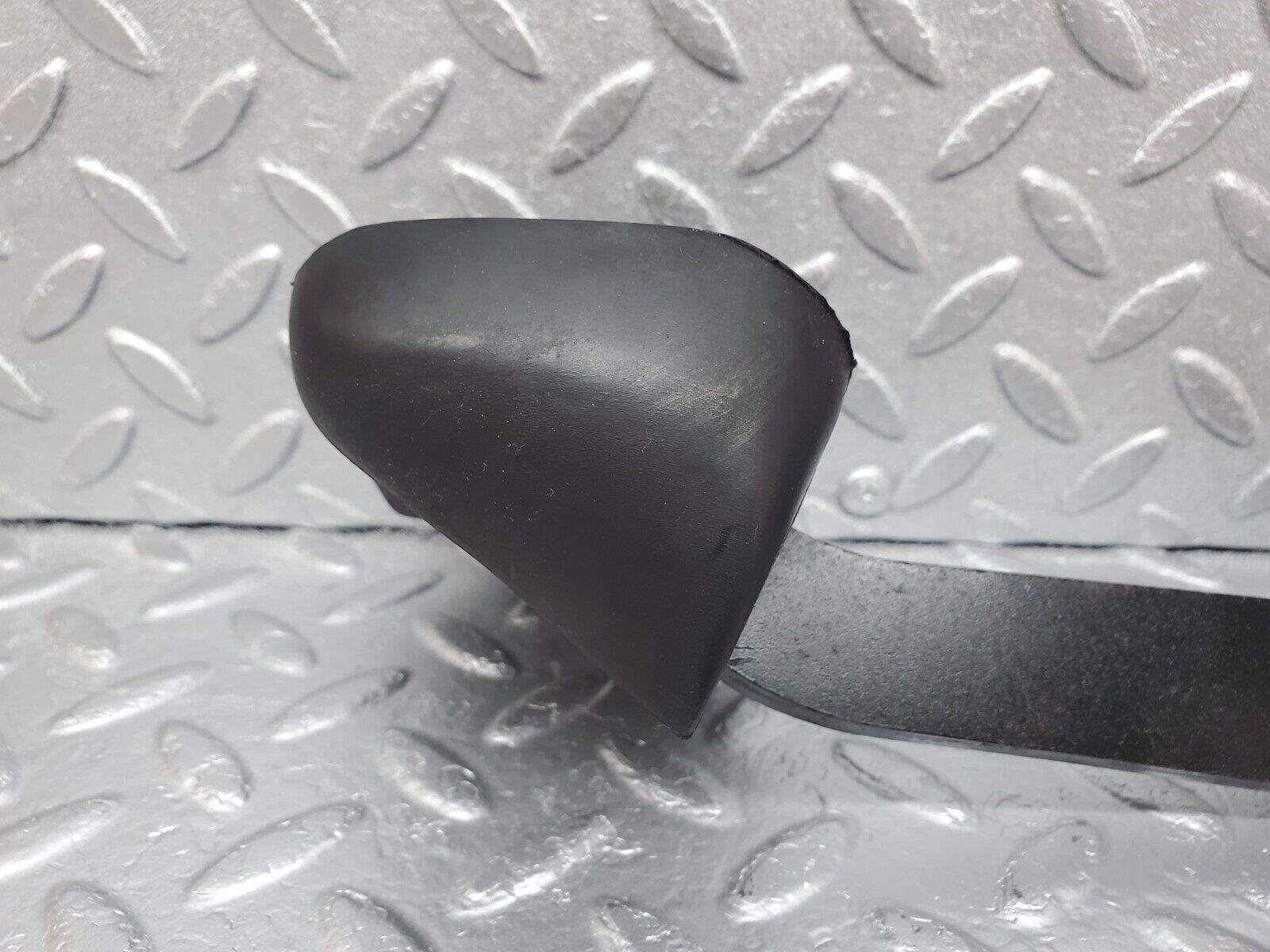 45775 Mercedes-Benz W126 420SE Brake Pedal With Rubber 1232910082