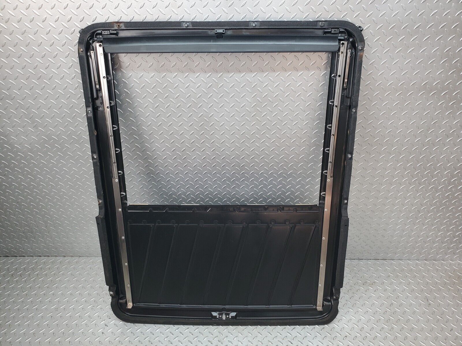 44885 Mercedes-Benz W124 220E Power Sunroof Frame