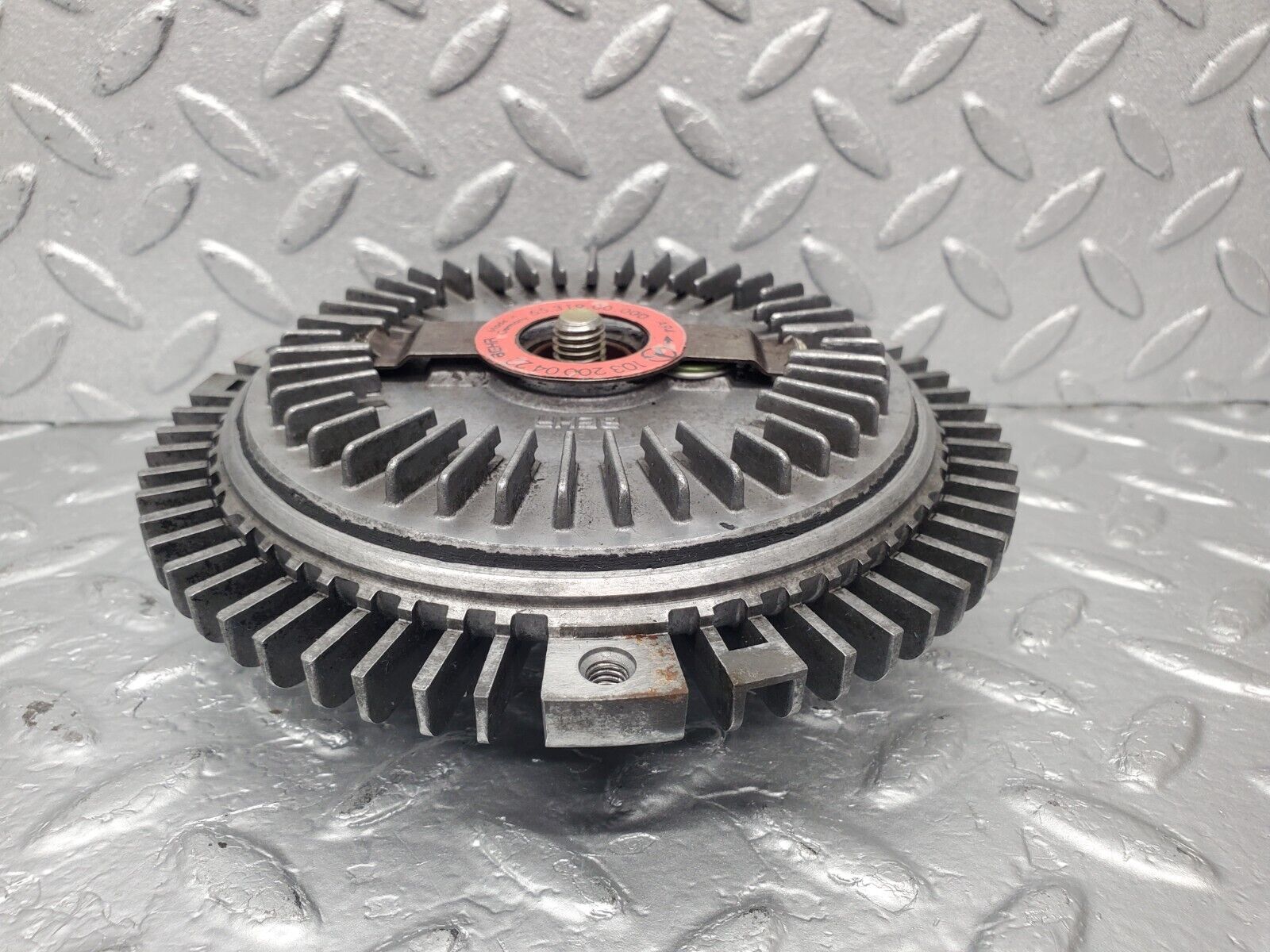 46166 Mercedes-Benz W124 280E Fan Clutch 1032000422
