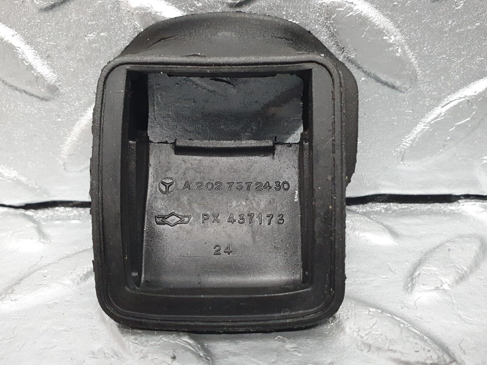 41876 Mercedes-Benz W202 C200 Rear Door Check Strap Rubber Seal 2x 2027372430