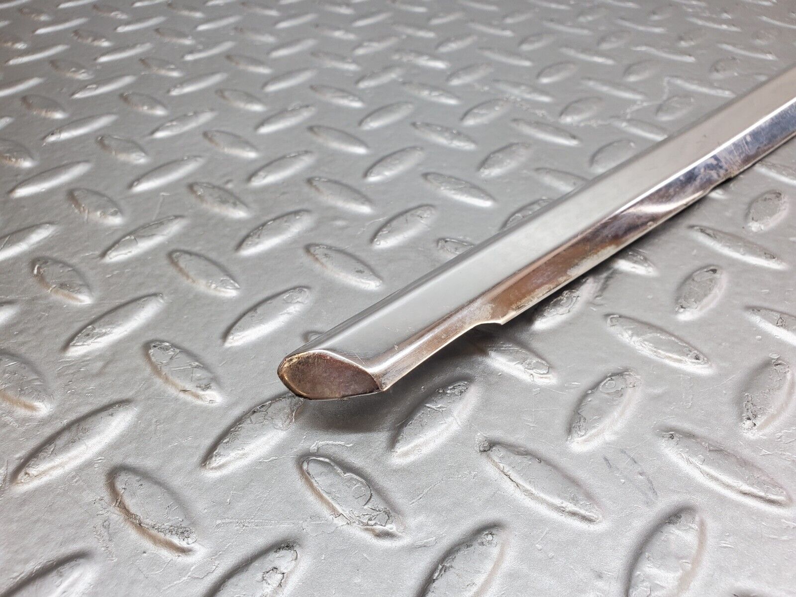 45808 Mercedes-Benz W126 420SE Front Right Door Chrome Moulding Trim