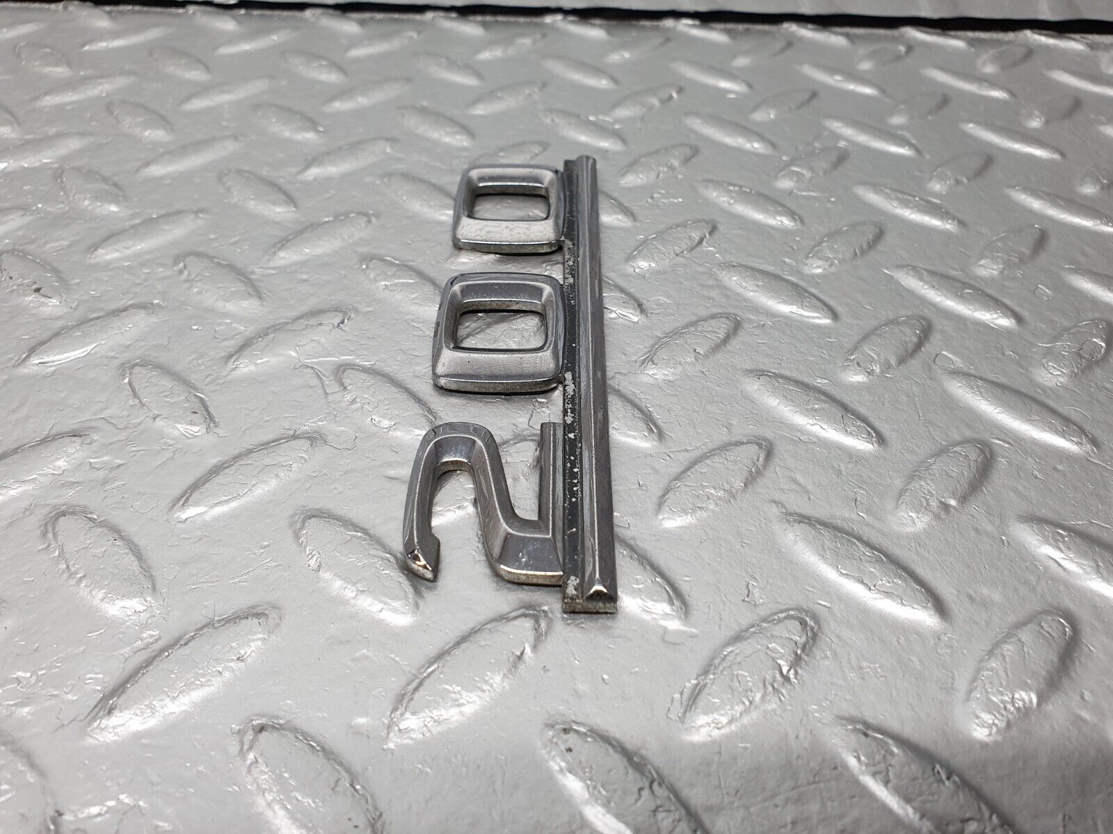 41699 Mercedes-Benz W124 200E Trunk Badge Emblem
