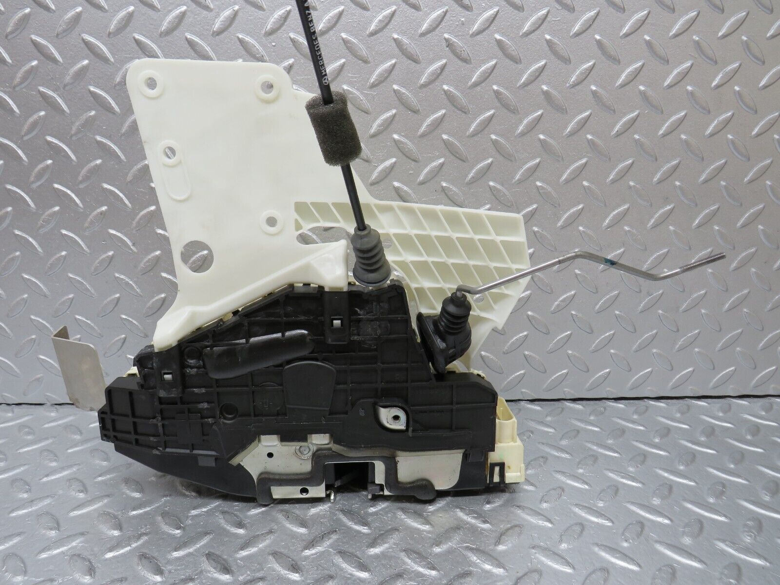 35235 Mercedes-Benz W221 Front Right Door Lock Mechanism 2217202835